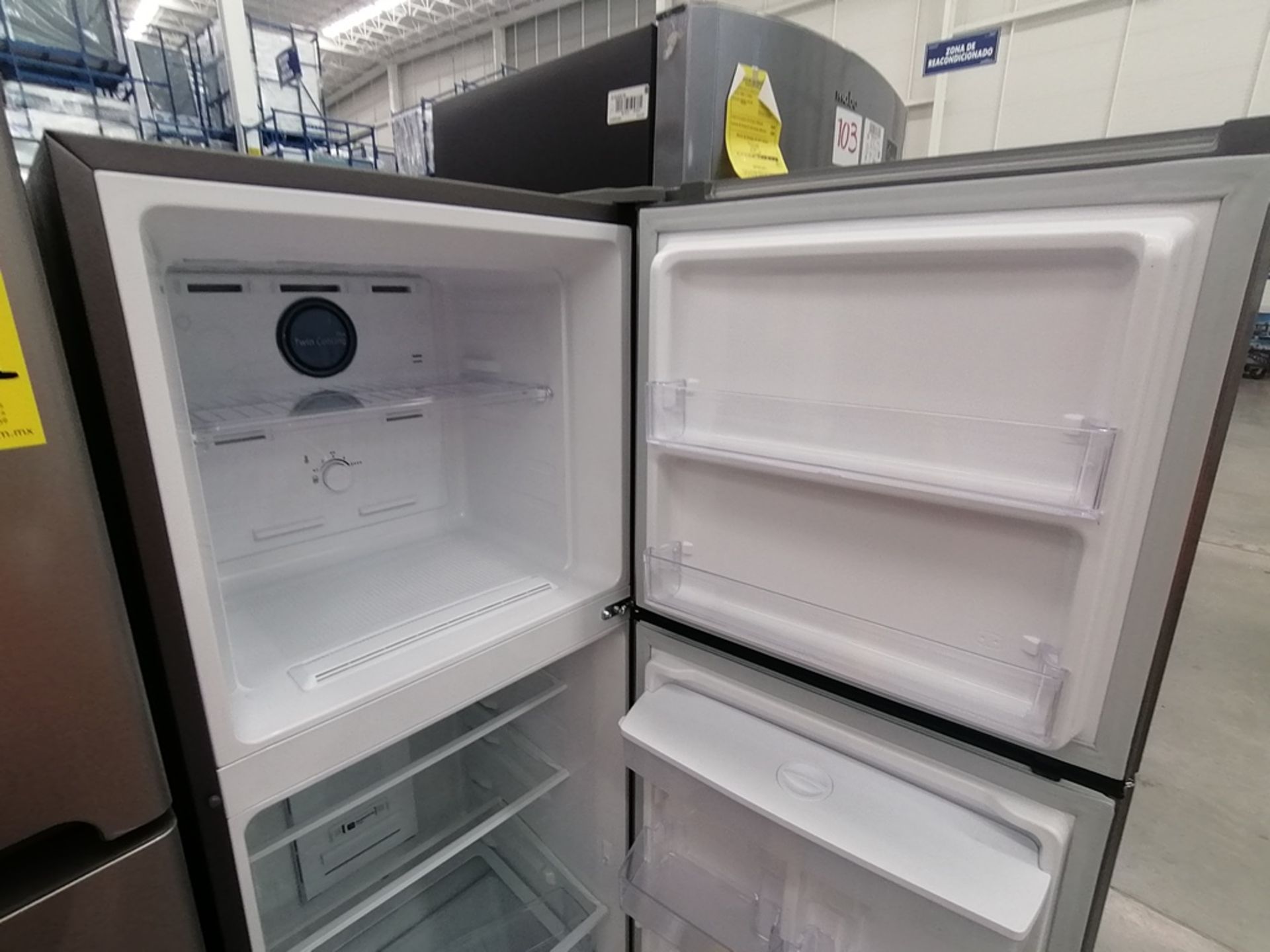 Lote de 2 Refrigeradores contiene: 1 Refrigerador con dispensador de agua, Marca Samsung, Modelo RT - Image 7 of 15