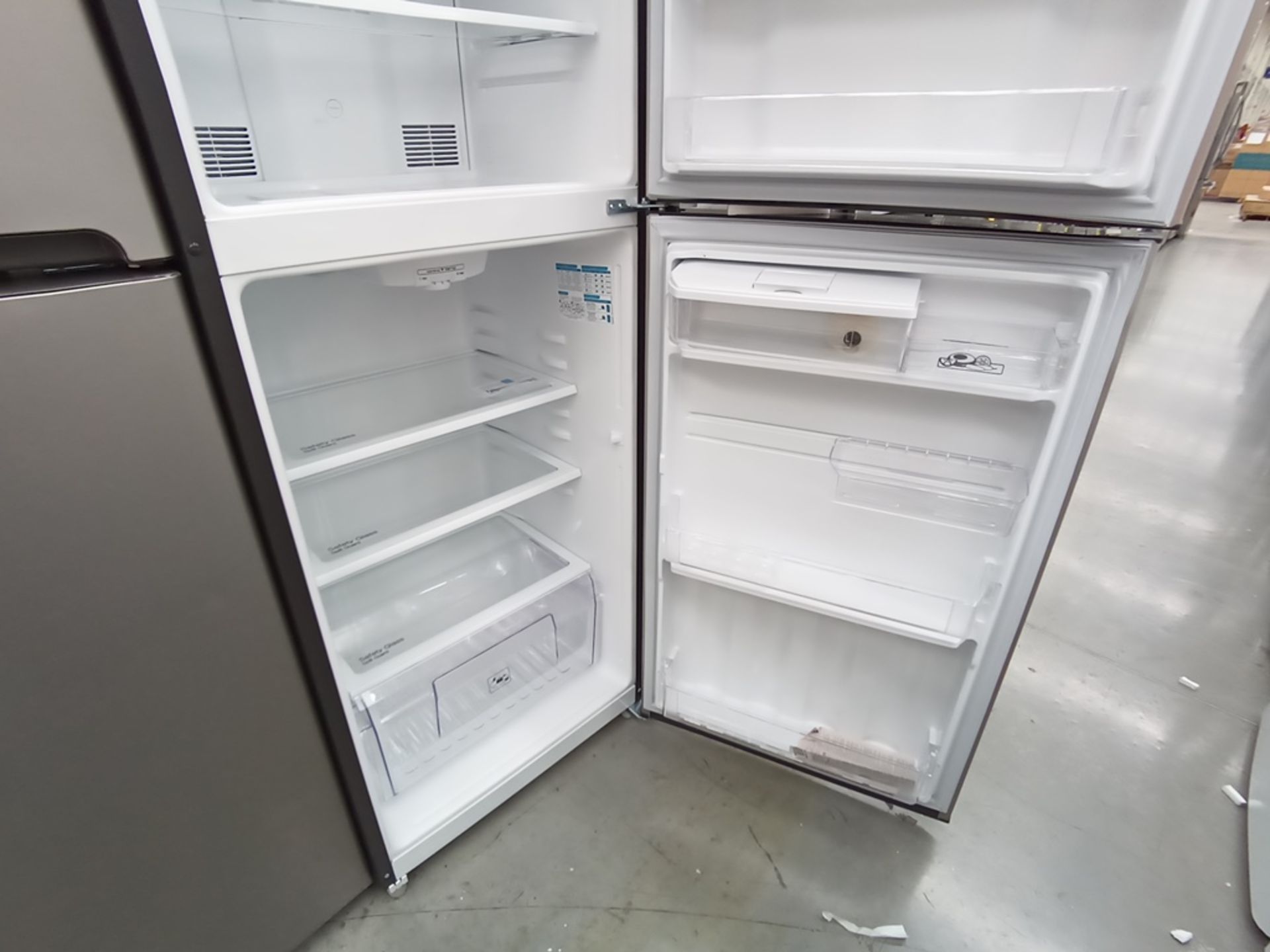 Lote de 2 refrigeradores contiene: 1 Refrigerador con dispensador de agua, Marca Samsung, Modelo RT - Image 13 of 15