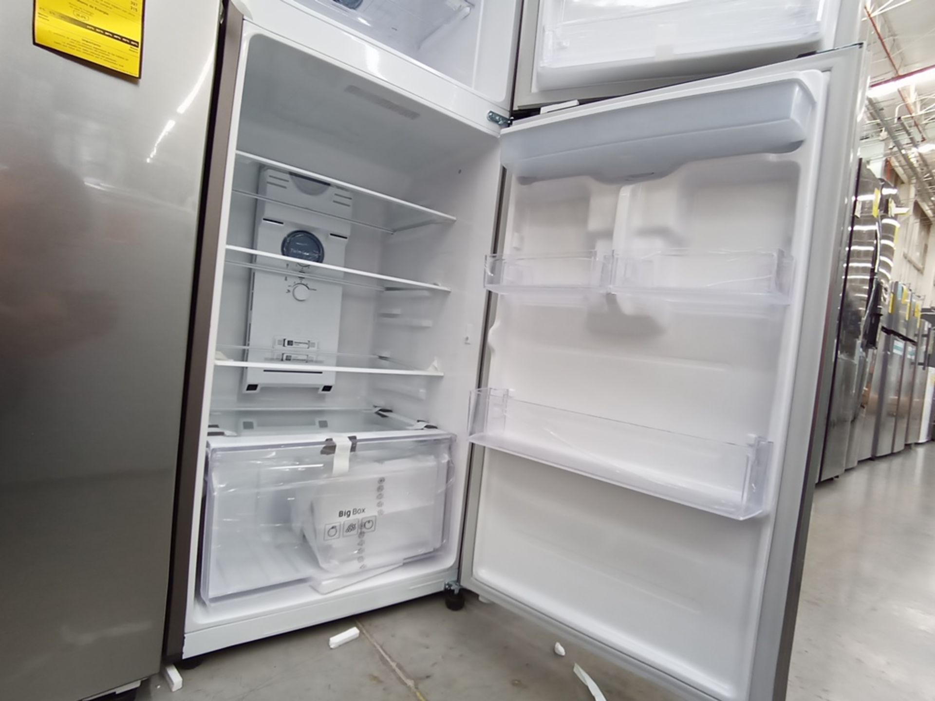 Lote de 2 refrigeradores contiene: 1 Refrigerador con dispensador de agua, Marca Samsung, Modelo RT - Image 14 of 15