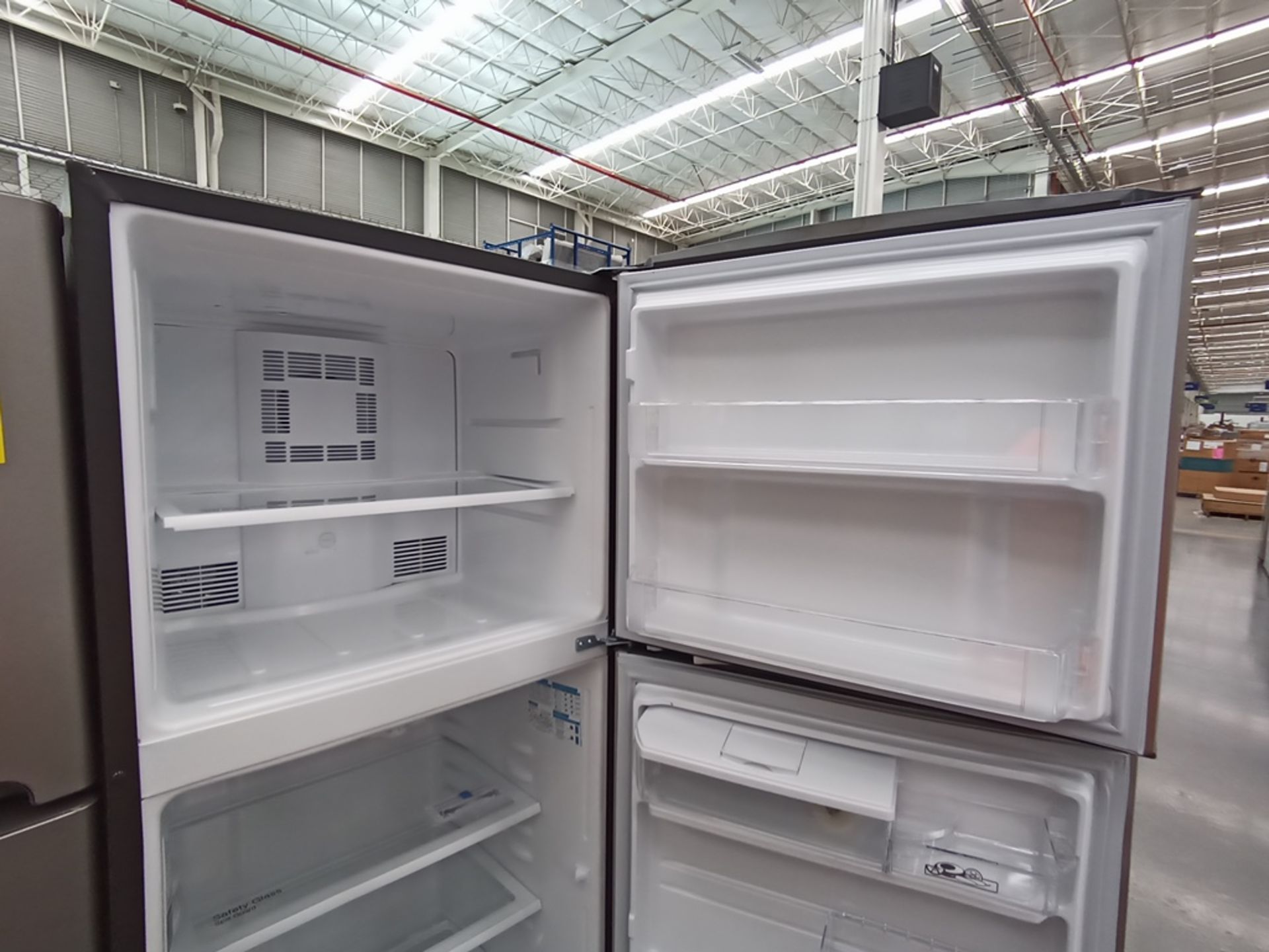 Lote de 2 refrigeradores contiene: 1 Refrigerador con dispensador de agua, Marca Samsung, Modelo RT - Image 11 of 15