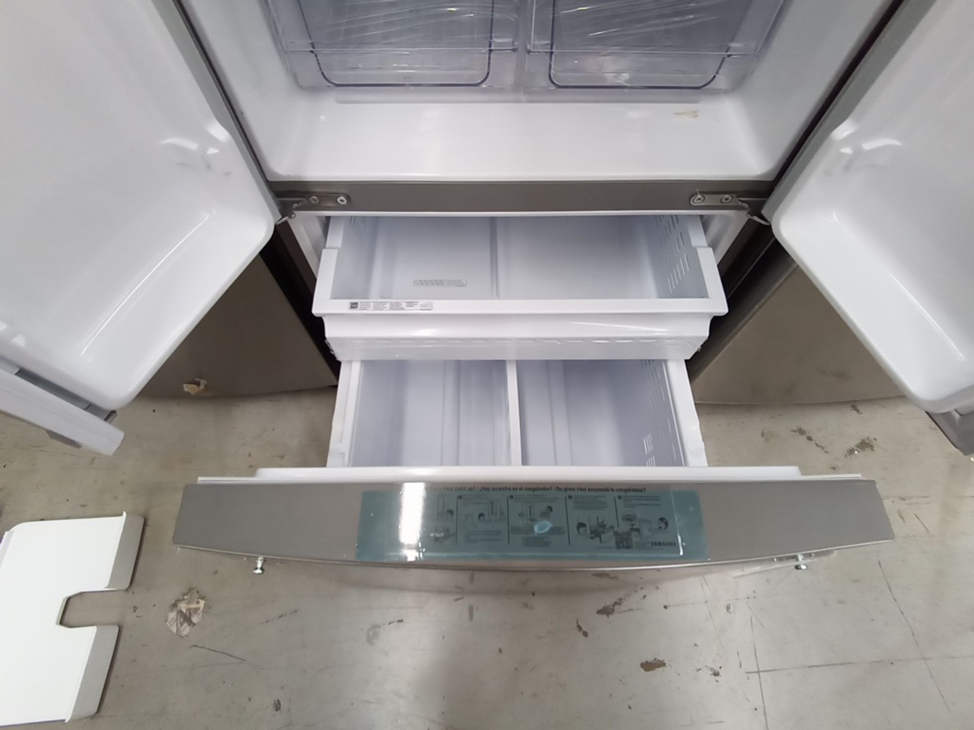 Lote de 2 refrigeradores contiene: 1 Refrigerador Marca LG, Modelo GF22BGSK, Serie 107MRMD4S595, Co - Image 15 of 16