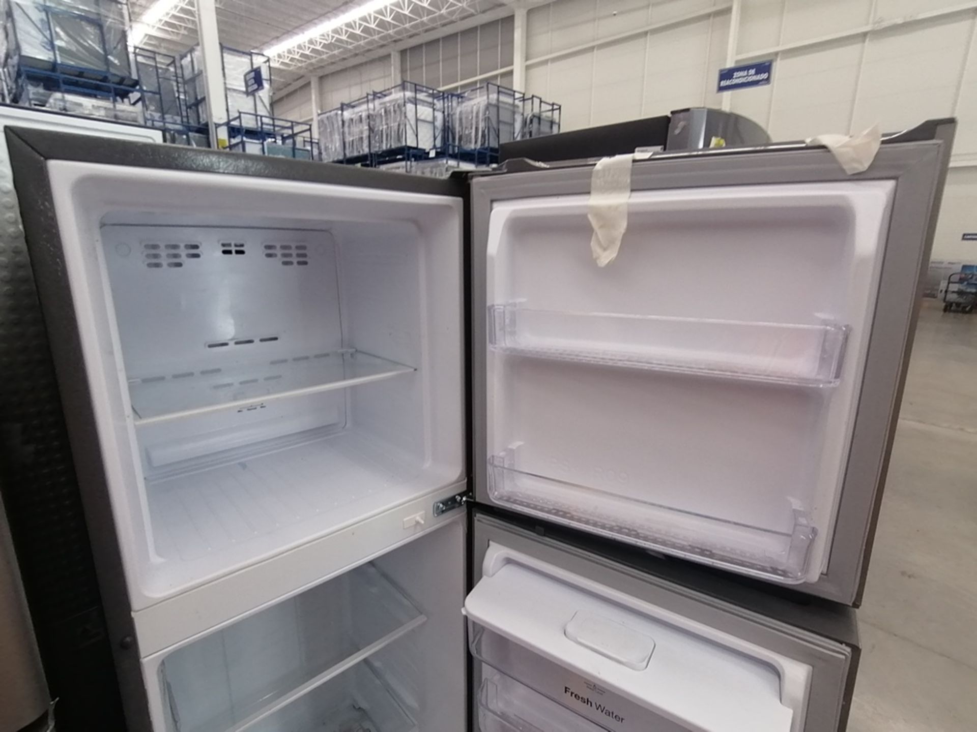 Lote de 2 Refrigeradores contiene: 1 Refrigerador con dispensador de agua, Marca Samsung, Modelo RT - Image 12 of 15