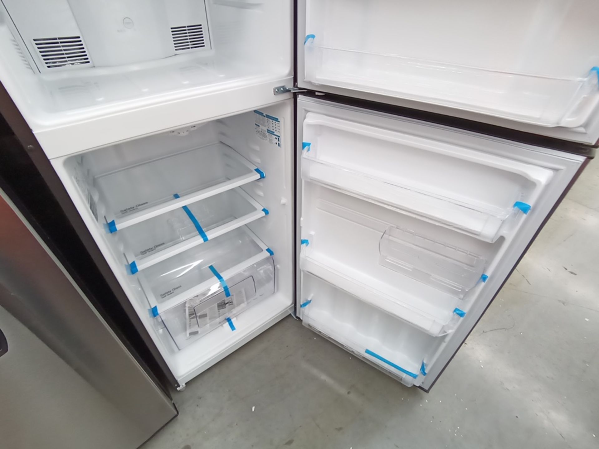 Lote de 2 refrigeradores contiene: 1 Refrigerador con dispensador de agua, Marca Winia, Modelo DFR- - Image 14 of 15