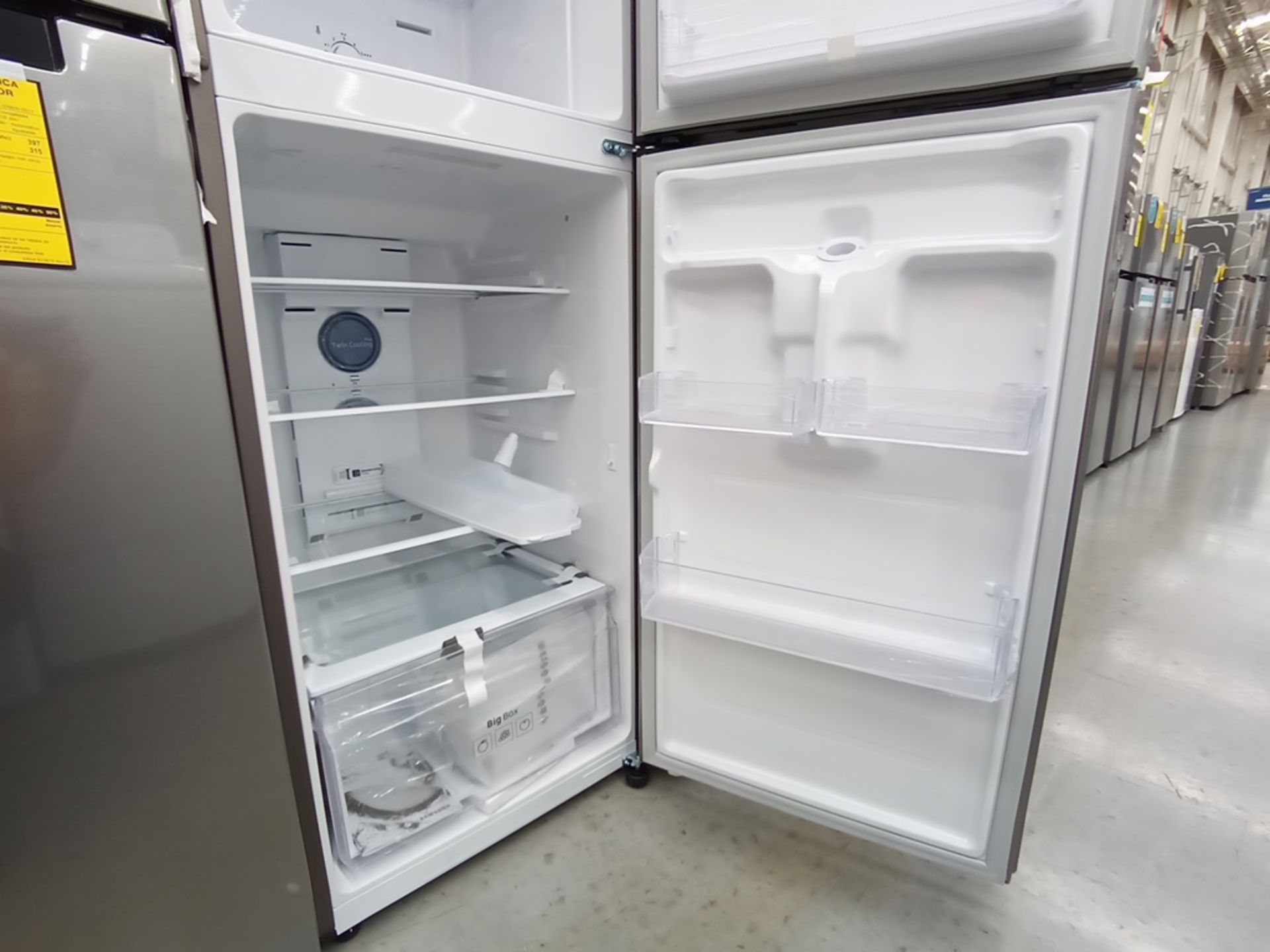 Lote de 2 refrigeradores contiene: 1 Refrigerador con dispensador de agua, Marca Samsung, Modelo RT - Image 10 of 15