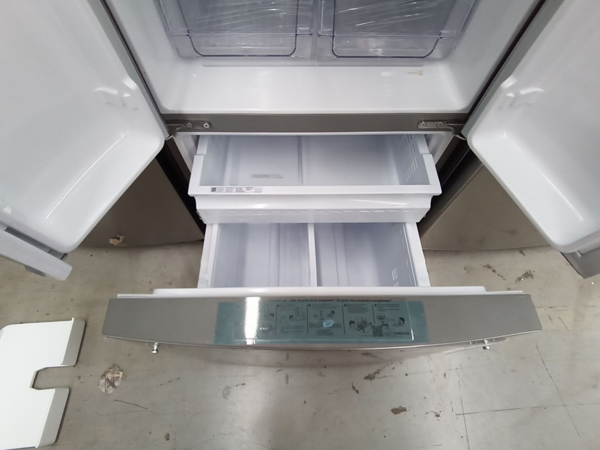 Lote de 2 refrigeradores contiene: 1 Refrigerador Marca LG, Modelo GF22BGSK, Serie 107MRMD4S595, Co - Image 14 of 16