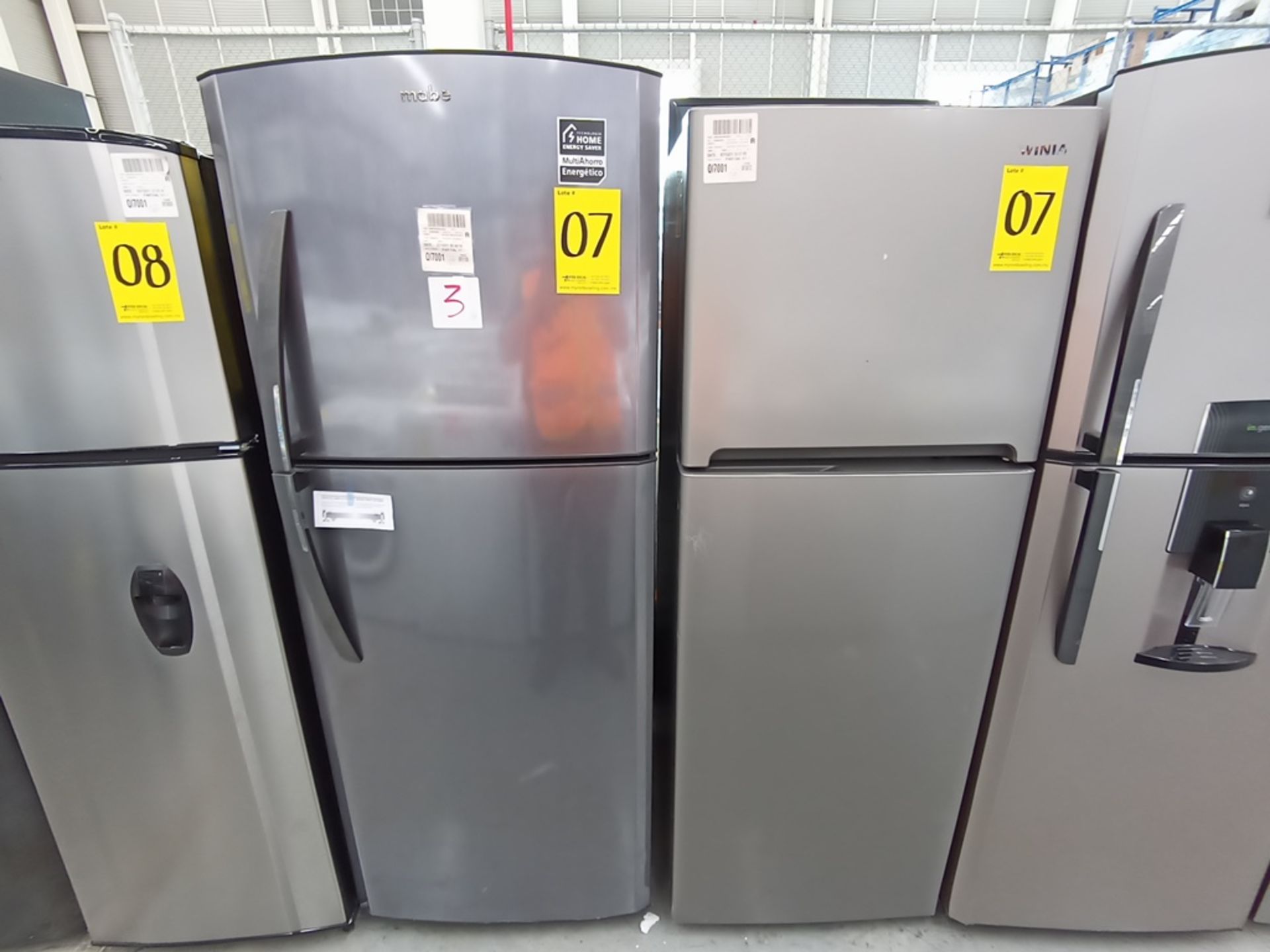 Lote de 2 refrigeradores contiene: 1 Refrigerador con dispensador de agua, Marca Winia, Modelo DFR- - Image 6 of 15