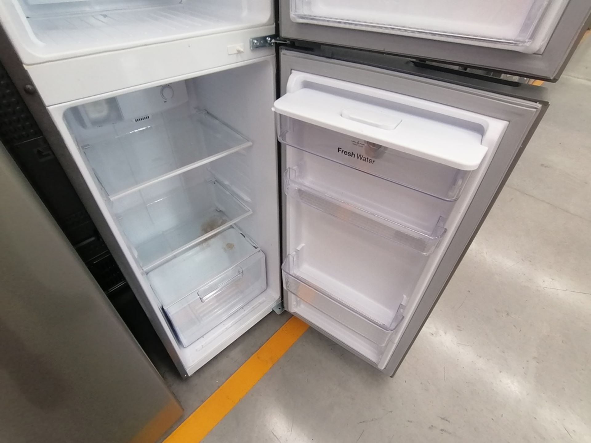 Lote de 2 Refrigeradores contiene: 1 Refrigerador con dispensador de agua, Marca Samsung, Modelo RT - Image 13 of 15