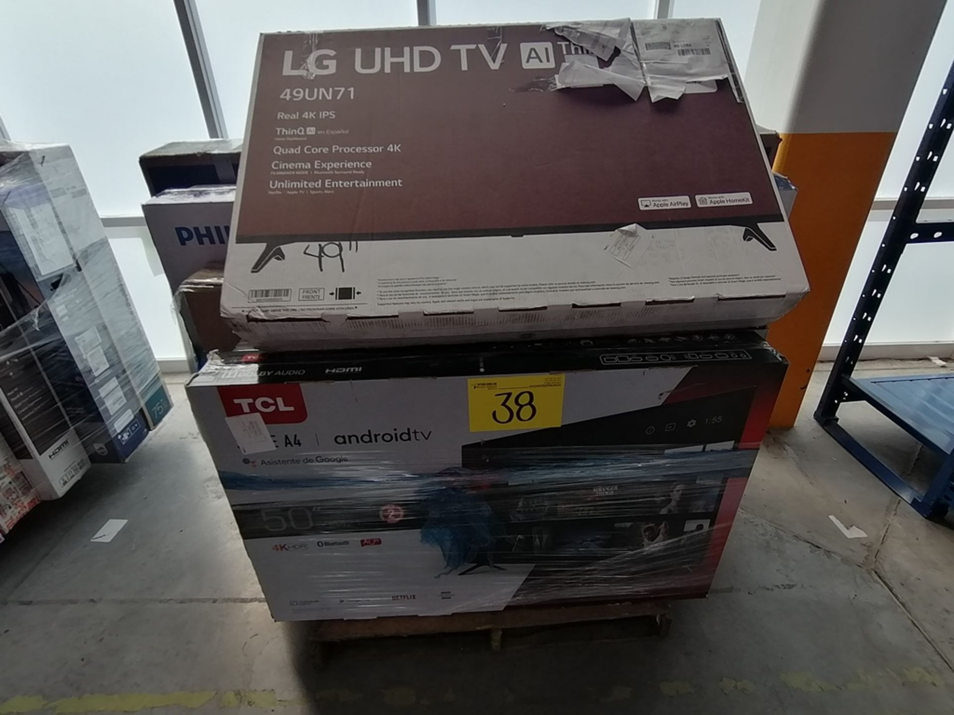 Lote de 14 Pantallas contiene: 1 Pantalla Smart TV marca Samsung de 75"; 2 Pantallas Smart Tv marca - Image 9 of 14