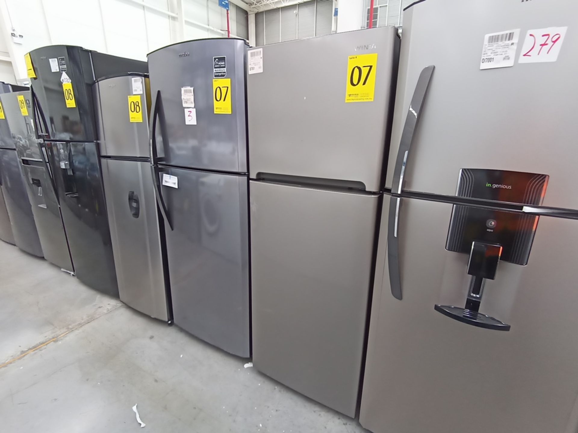 Lote de 2 refrigeradores contiene: 1 Refrigerador con dispensador de agua, Marca Winia, Modelo DFR- - Image 2 of 15