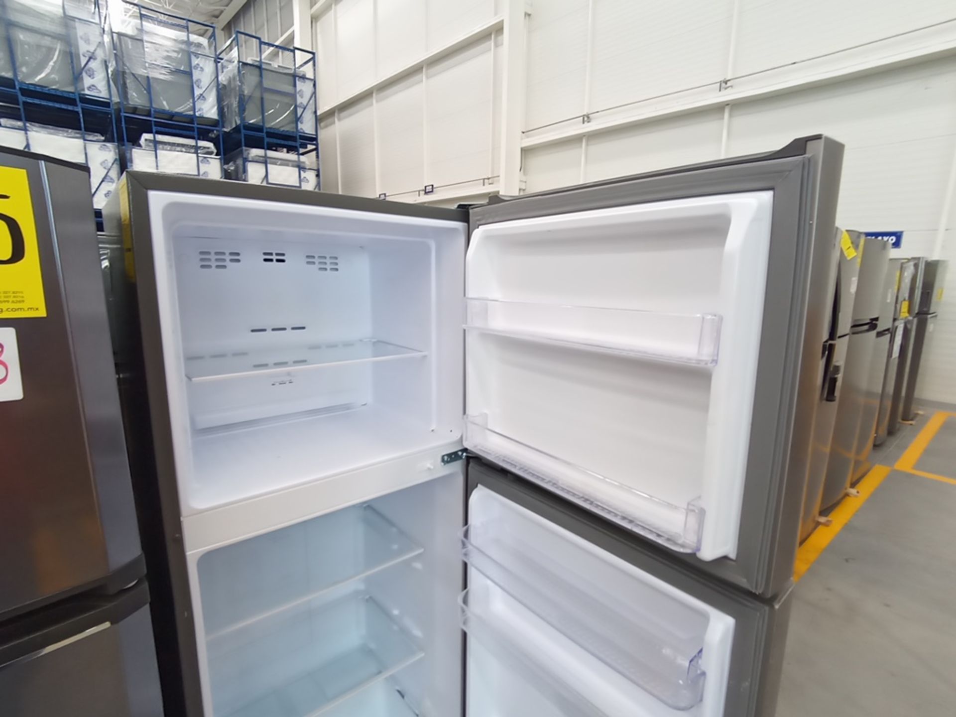 Lote de 2 Refrigeradores contiene: 1 Refrigerador Marca Winia, Modelo DFR-32210GNV, Serie MR216N130 - Image 11 of 15