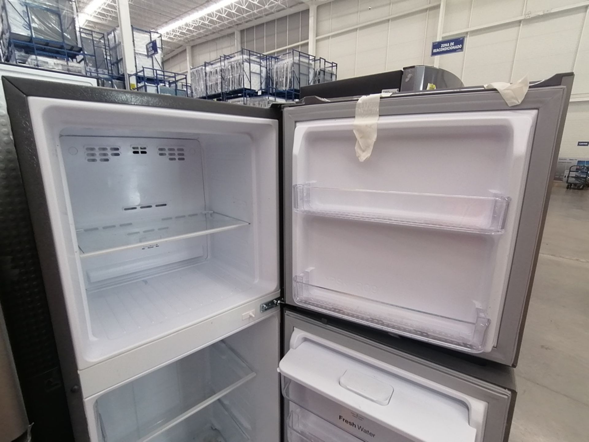 Lote de 2 Refrigeradores contiene: 1 Refrigerador con dispensador de agua, Marca Samsung, Modelo RT - Image 11 of 15