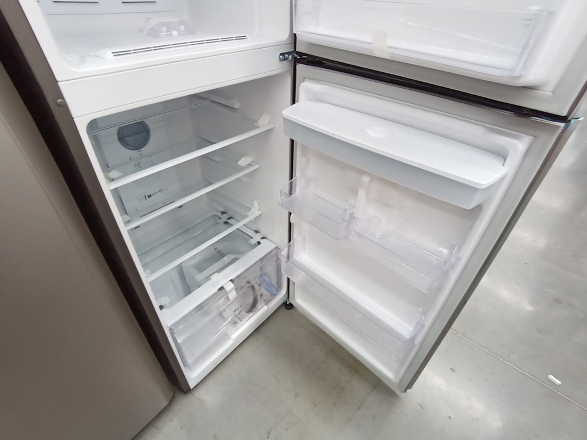 Lote de 2 refrigeradores contiene: 1 Refrigerador con dispensador de agua, Marca Samsung, Modelo RT - Image 10 of 15