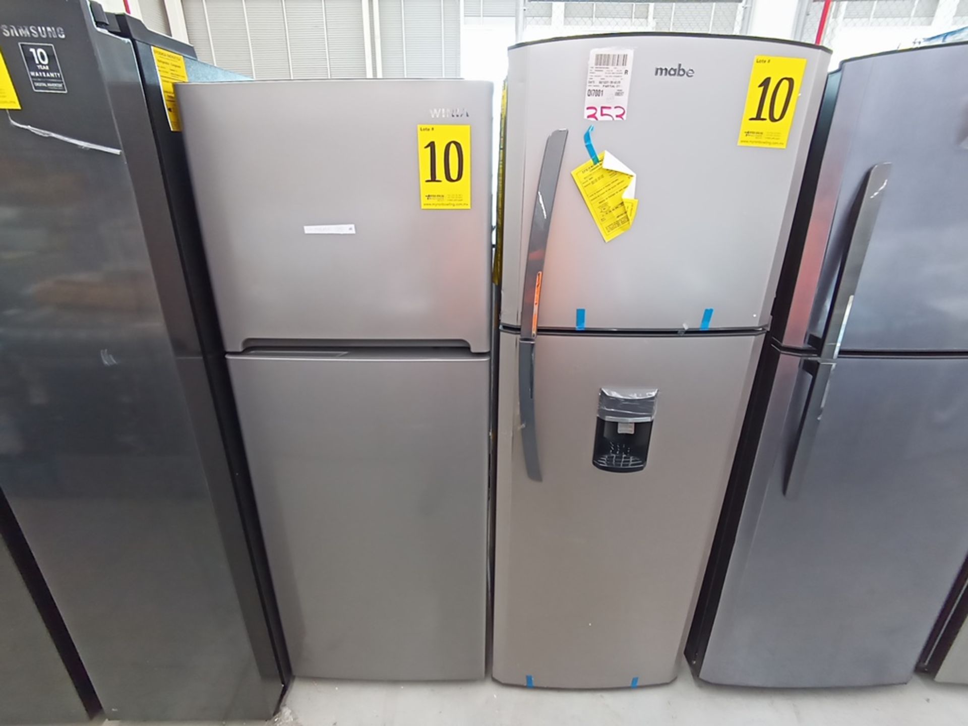 Lote de 2 refrigeradores contiene: 1 Refrigerador con dispensador de agua, Marca Mabe, Modelo RMA11 - Image 3 of 15