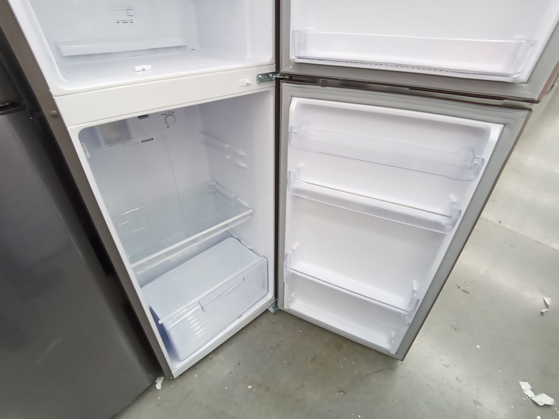 Lote de 2 refrigeradores contiene: 1 Refrigerador con dispensador de agua, Marca Winia, Modelo DFR- - Image 9 of 15