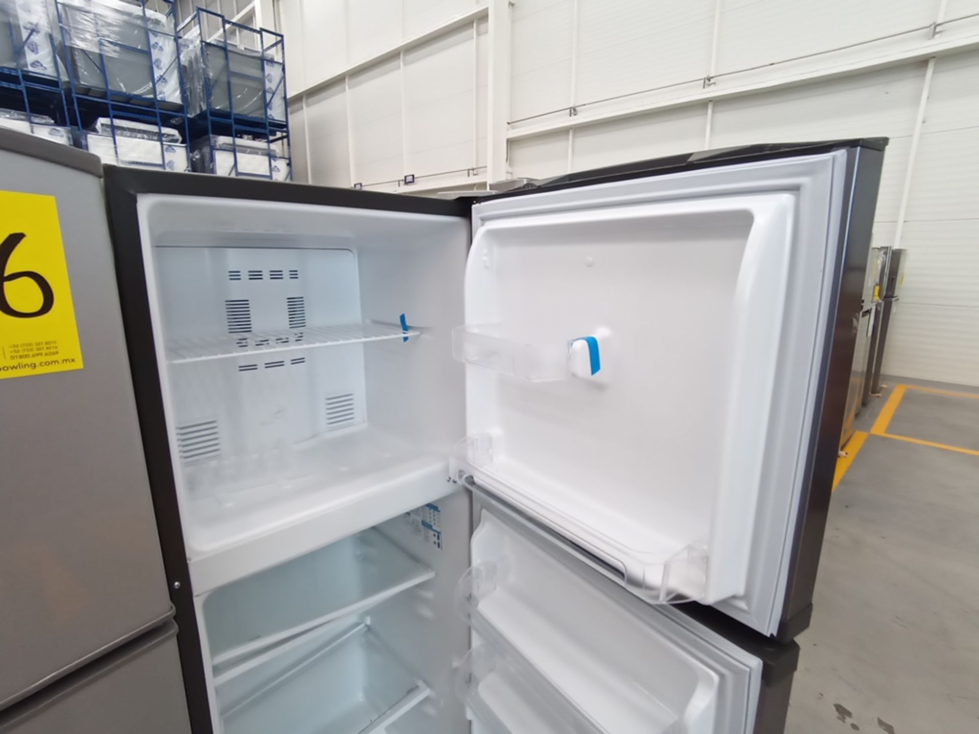 Lote de 2 Refrigeradores contiene: 1 Refrigerador Marca Winia, Modelo DFR-32210GNV, Serie MR216N130 - Image 13 of 15