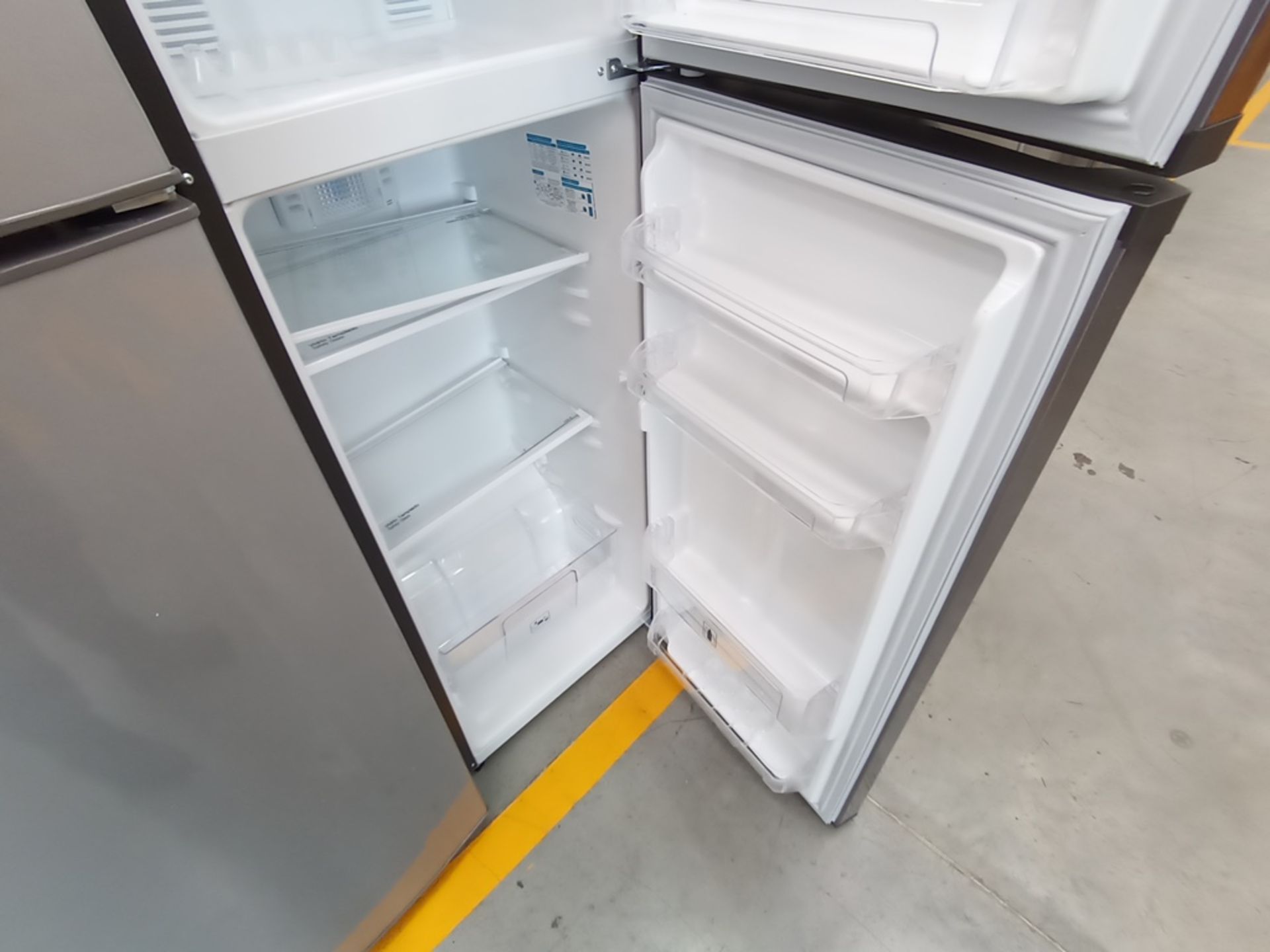 Lote de 2 Refrigeradores contiene: 1 Refrigerador Marca Winia, Modelo DFR-32210GNV, Serie MR216N130 - Image 14 of 15