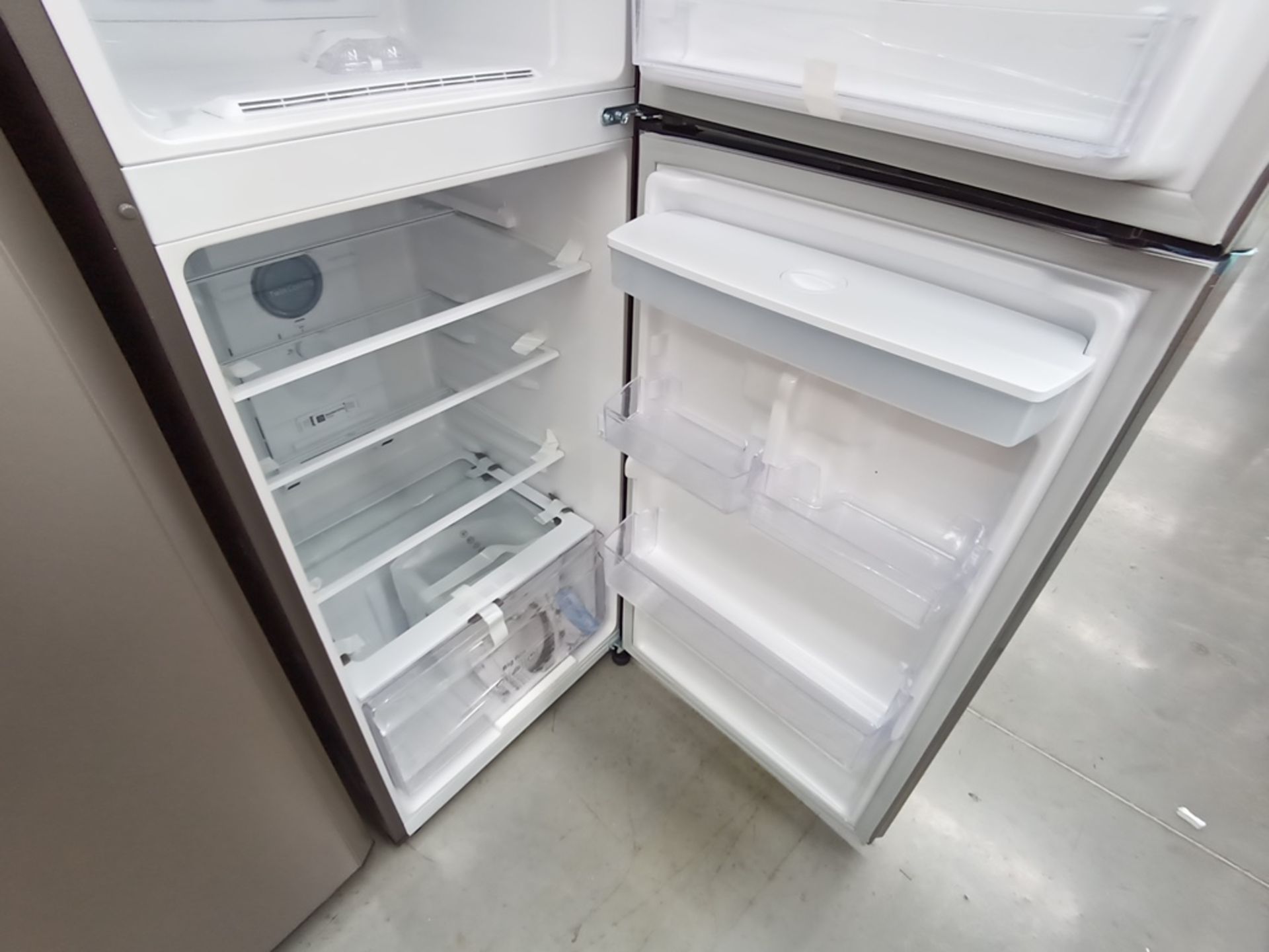 Lote de 2 refrigeradores contiene: 1 Refrigerador con dispensador de agua, Marca Samsung, Modelo RT - Image 9 of 15