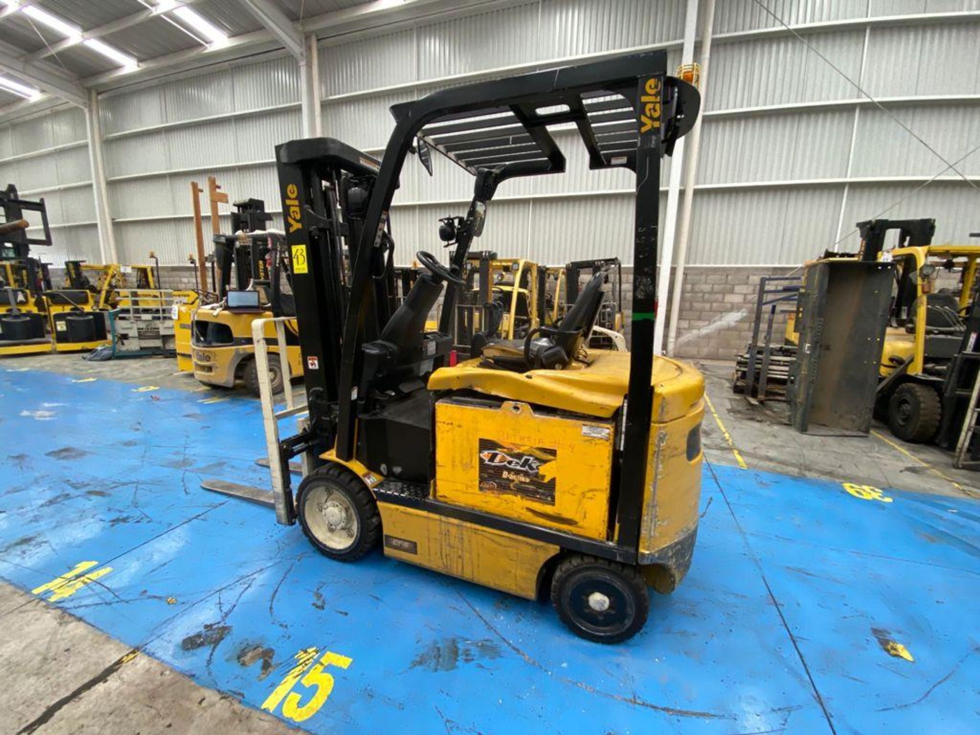 Yale electric Forklift, model ERC060VGN36TE088, capacity 5800 lb - Image 14 of 41