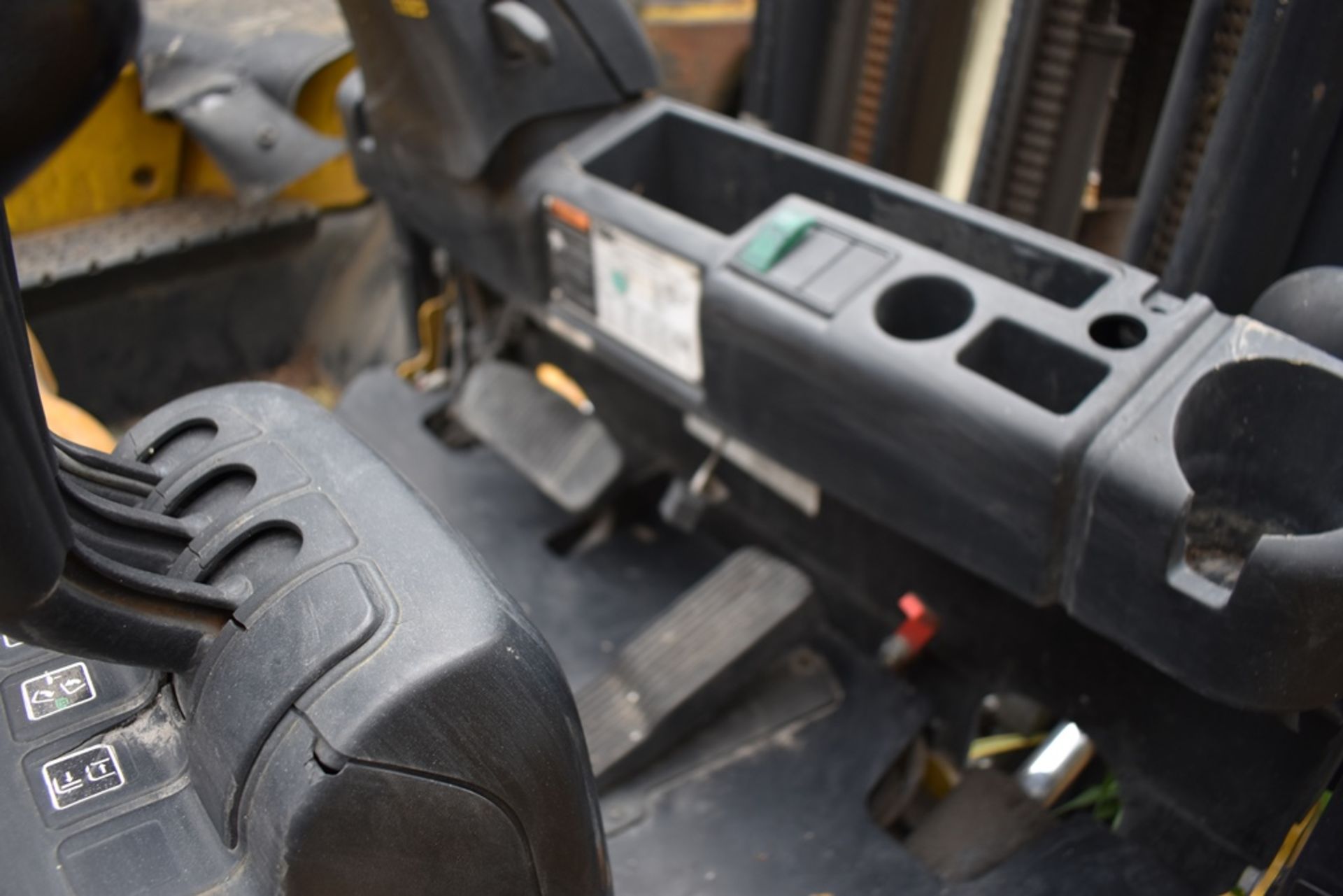 Yale electric Forklift, model ERP060VLE80TE091, 5700 lb capacity - Image 34 of 50