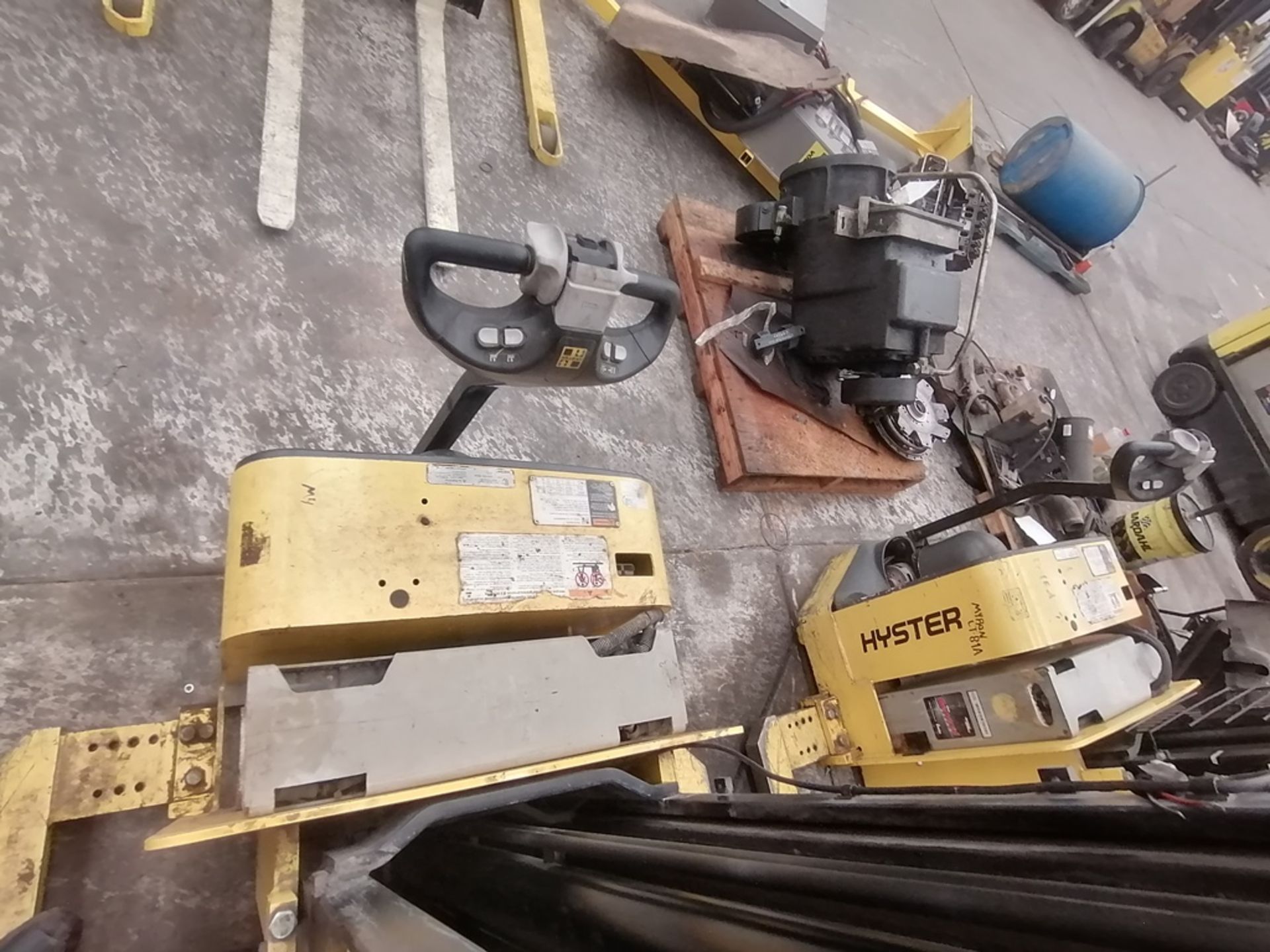 (2) Hyster Electric Pallet Truck, model 15W25ZA2 y W25ZA2 - Image 31 of 98