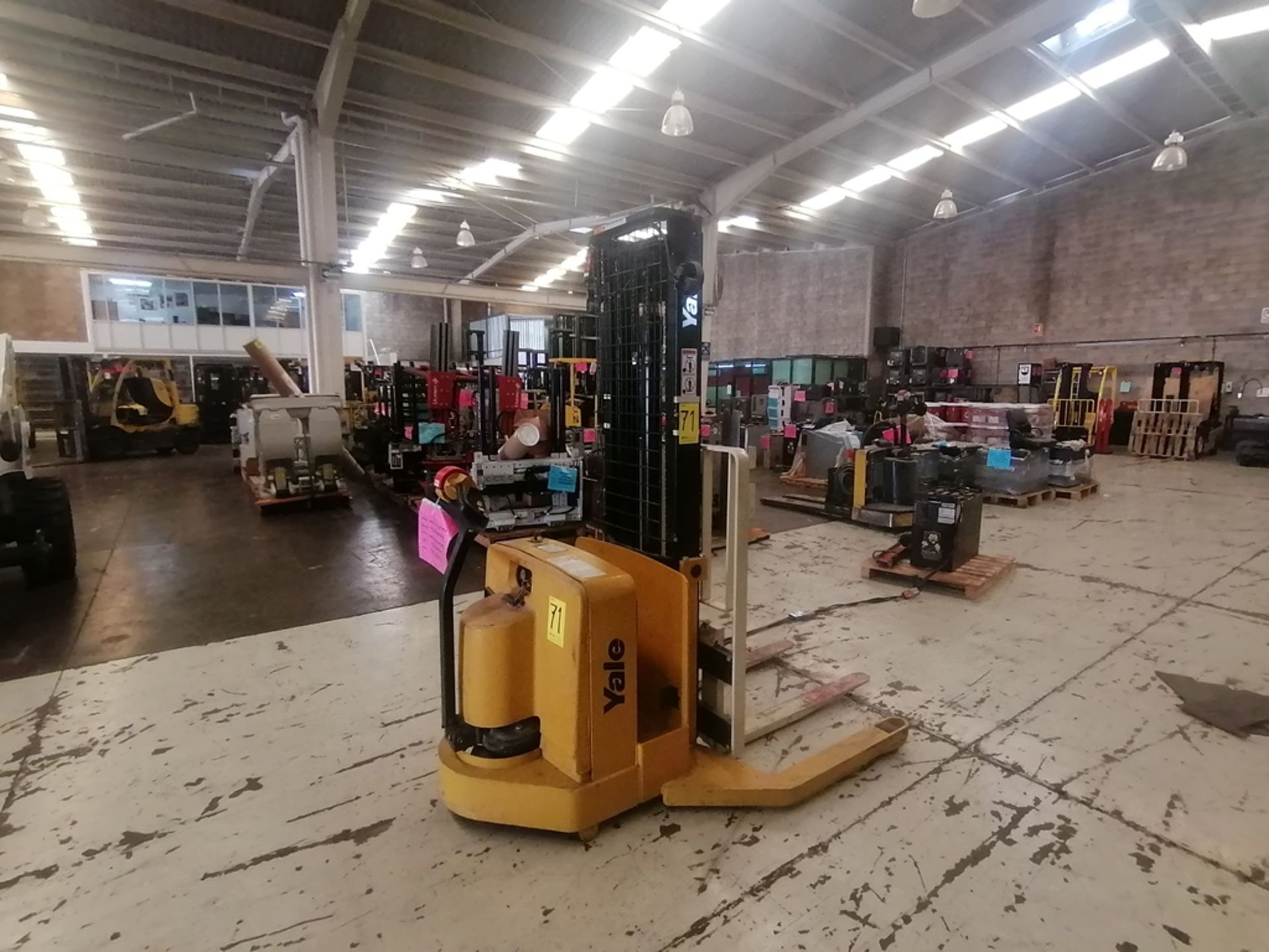 Yale electric stacker, model MSW040SEN24TV083, 4,000 lb capacity, - Image 11 of 34