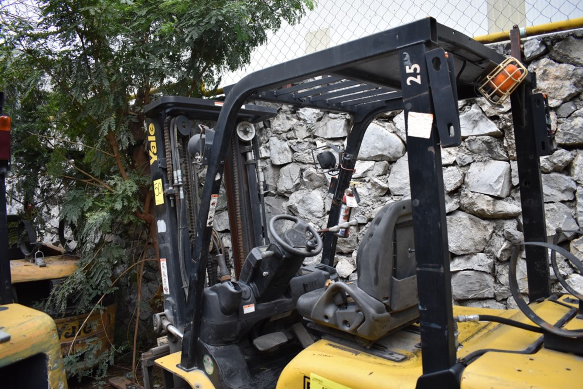 Yale Forklift, model GTP25MX, S/N D871R02905P, year 2016, 5000 lb capacity - Image 19 of 47