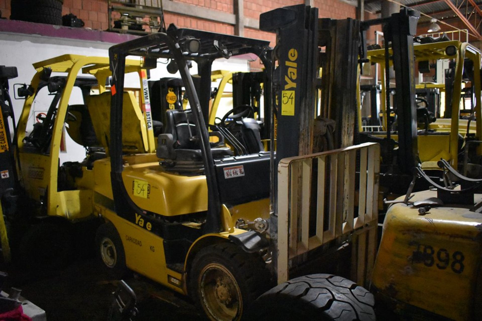 Yale Forklift, model GLP060VXNDAE087, 5750 lb capacity - Image 9 of 44