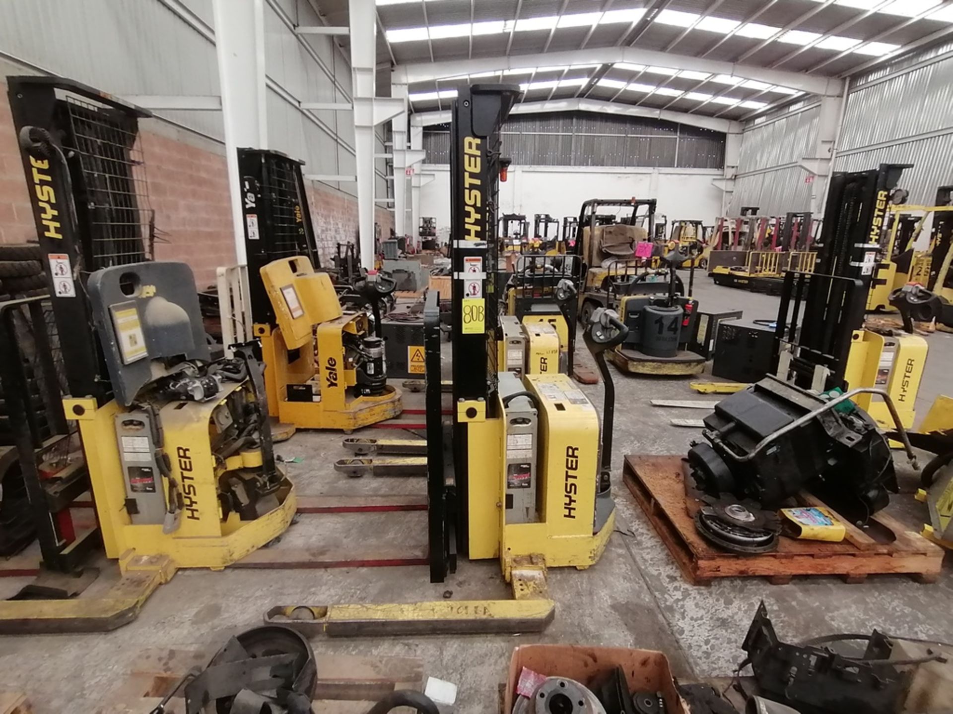 (2) Hyster Electric Pallet Truck, model 15W25ZA2 y W25ZA2 - Image 53 of 98