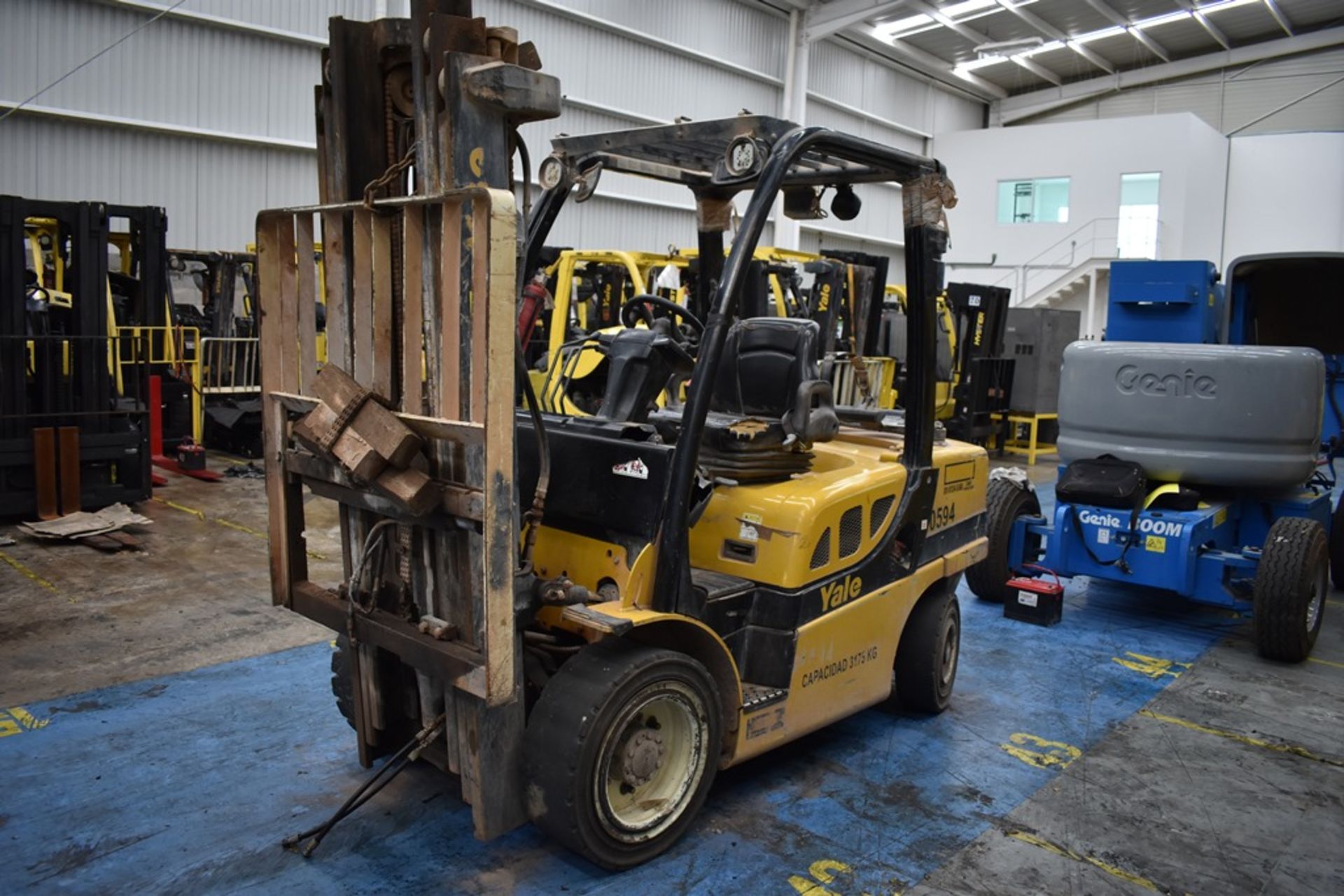 Yale Forklift, model GTP070VXNEAE087, S/N D875V10594S, capacity 6800 lb - Image 2 of 43