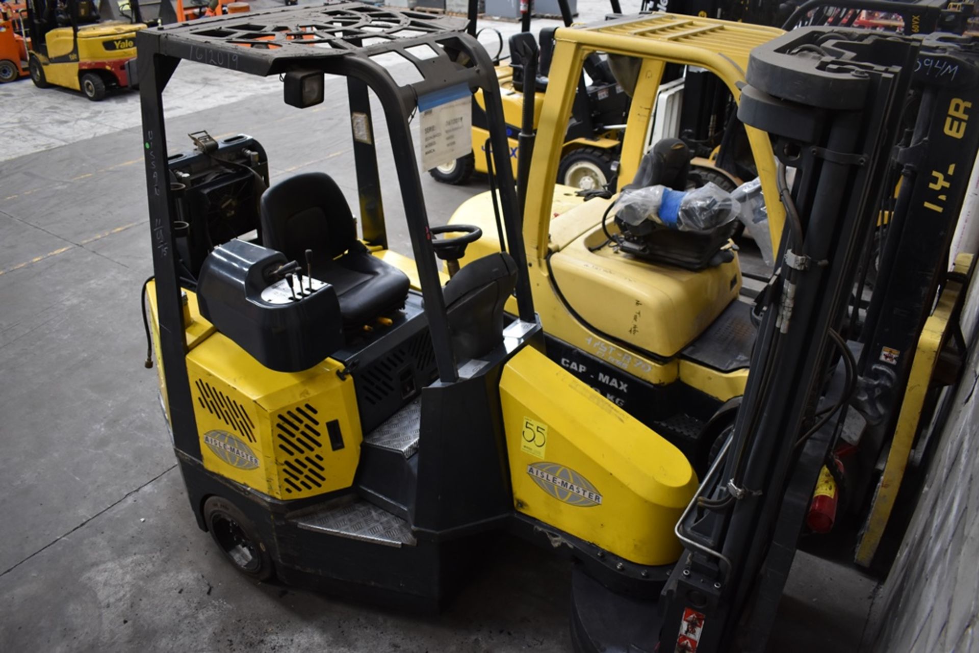 Aisle-master Forklift, model 20S, 2 tons capacity