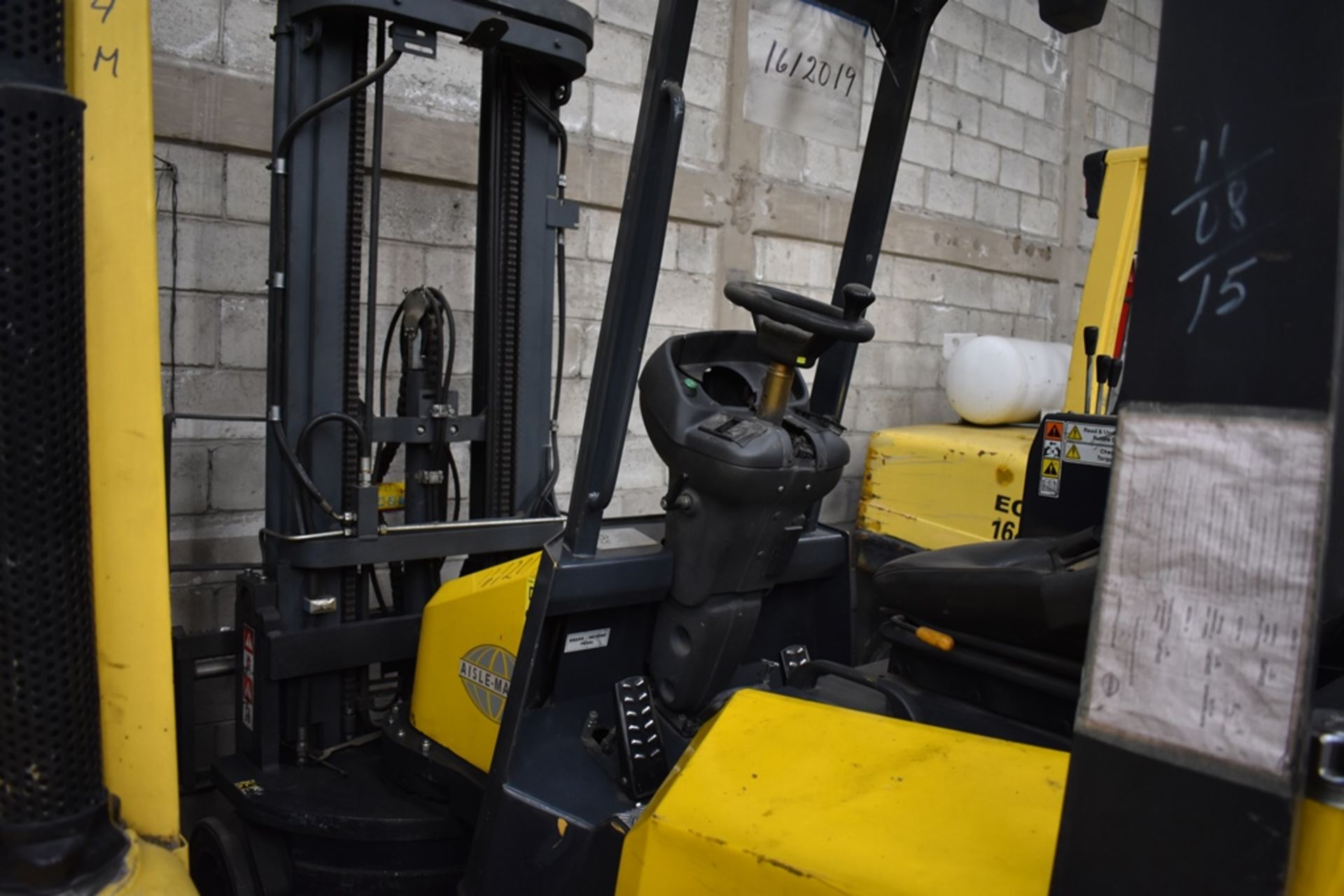 Aisle-master Forklift, model 20S, 2 tons capacity - Image 25 of 50