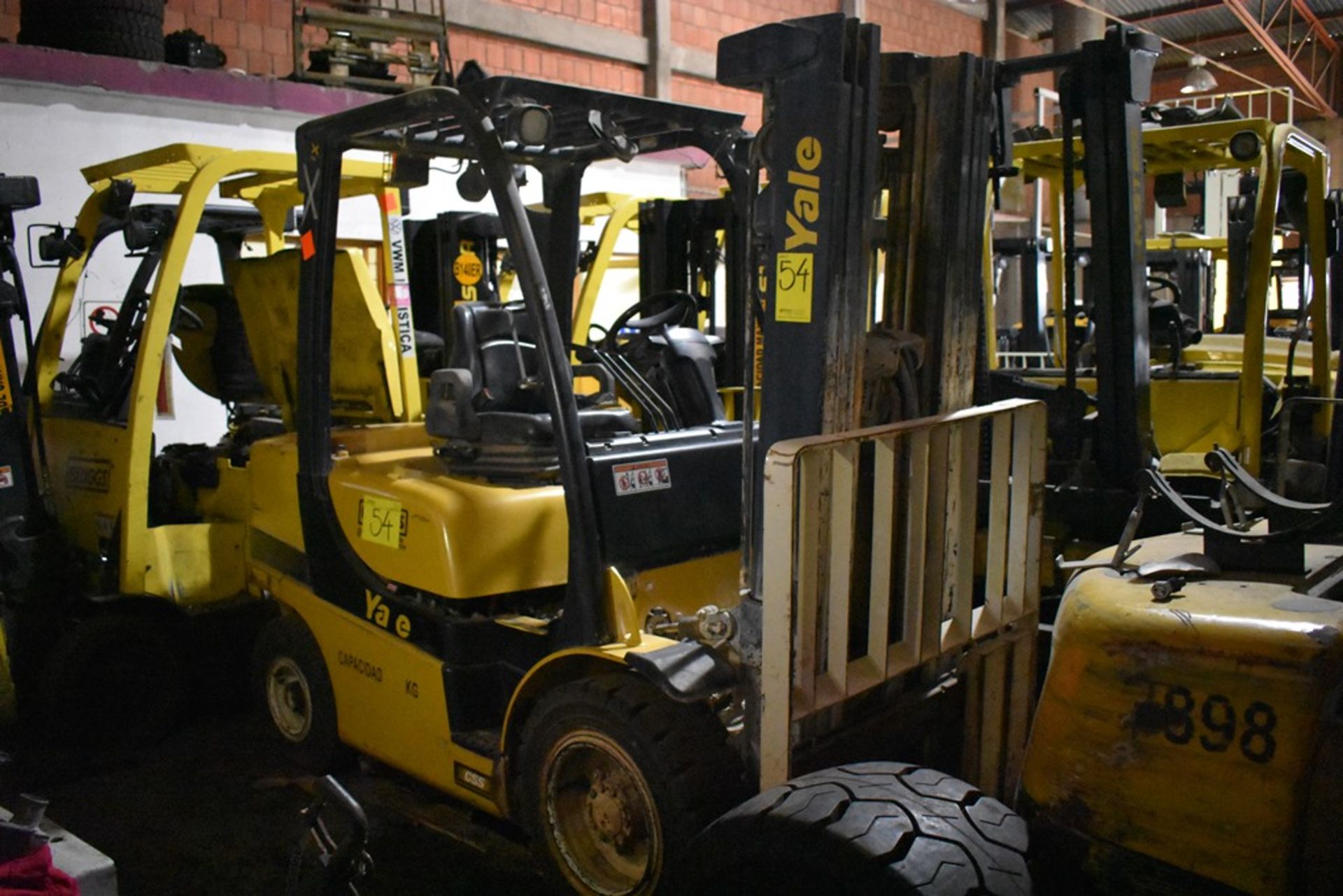 Yale Forklift, model GLP060VXNDAE087, 5750 lb capacity - Image 8 of 44