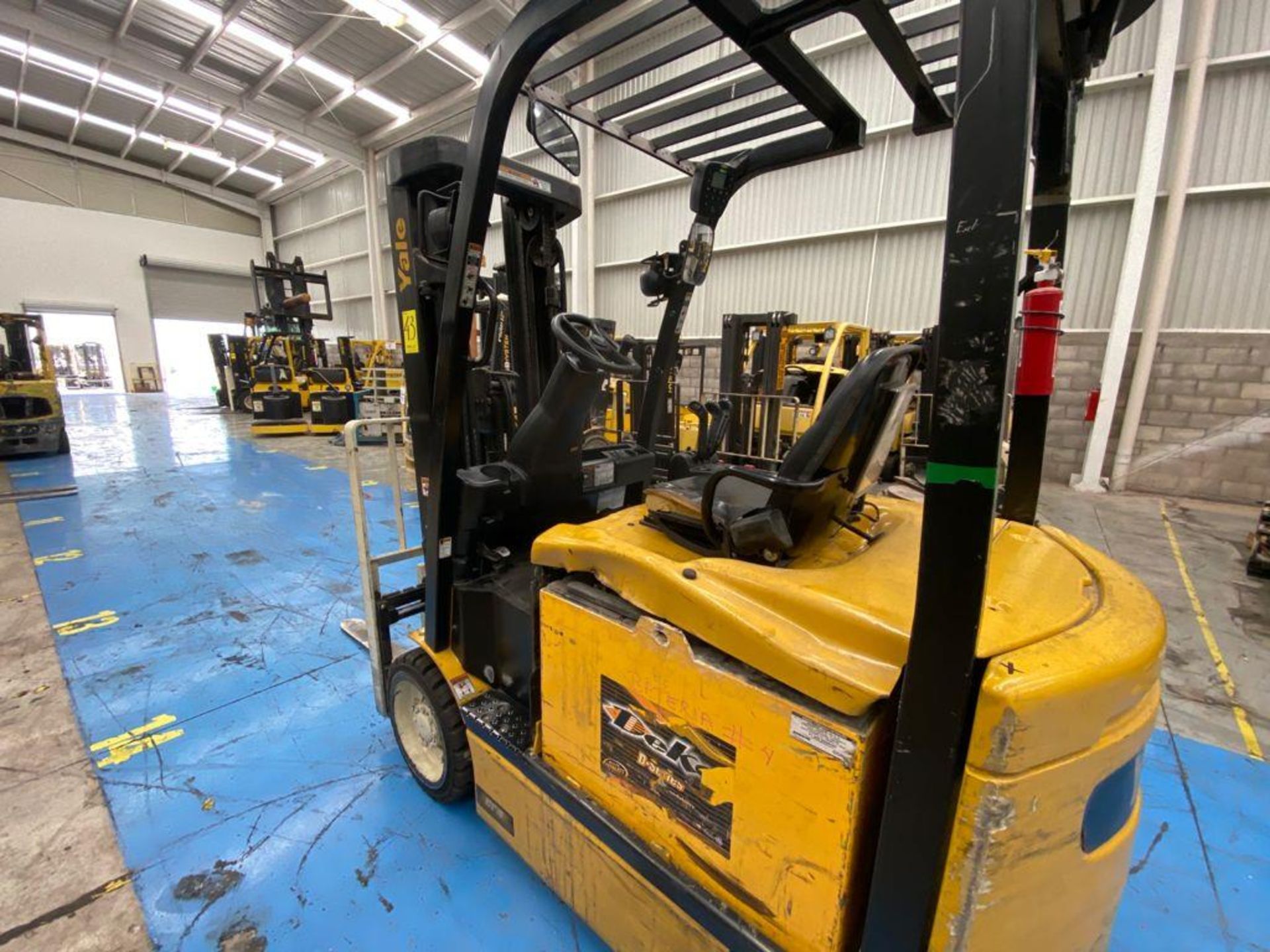 Yale electric Forklift, model ERC060VGN36TE088, capacity 5800 lb - Image 16 of 41