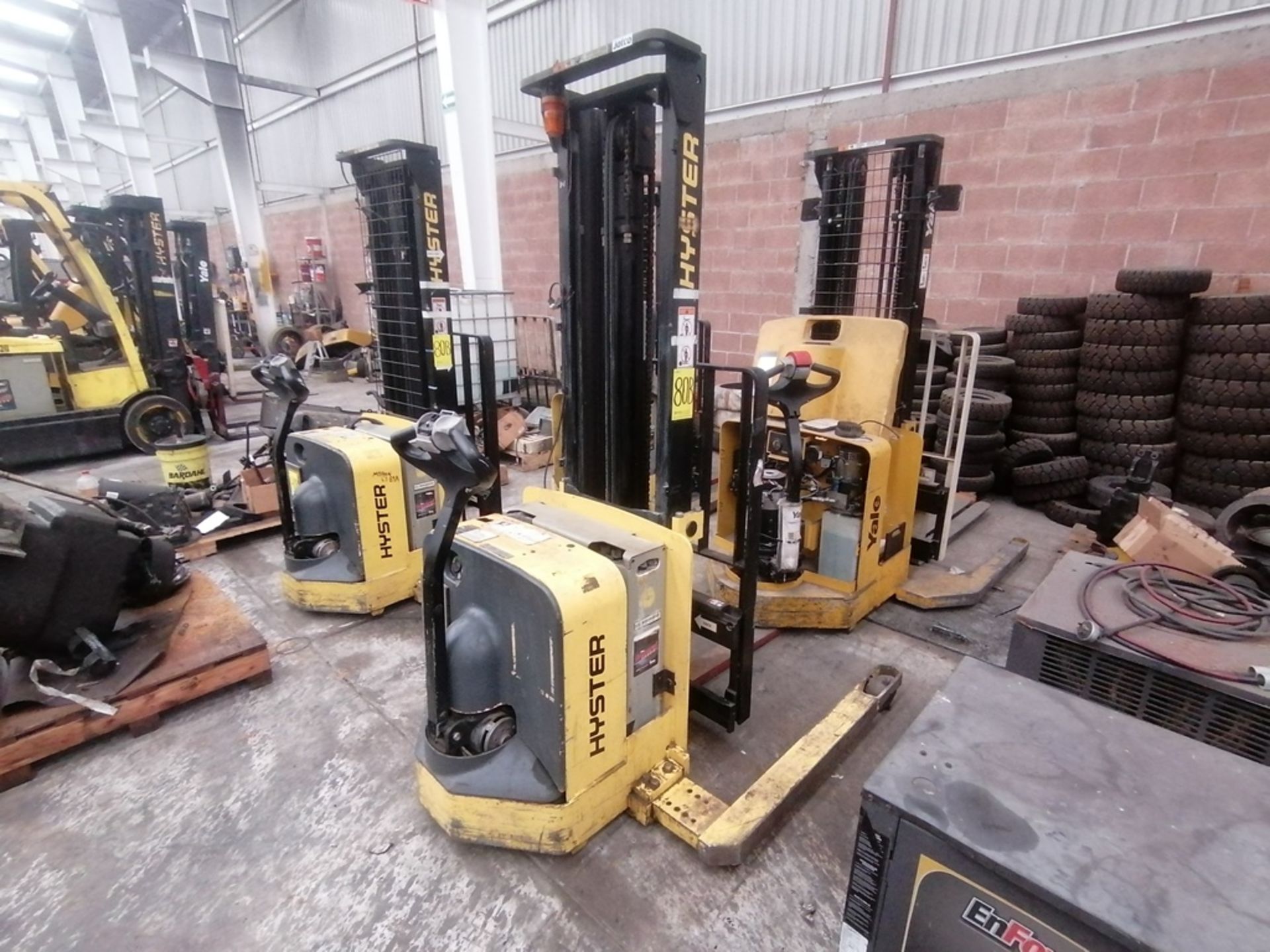 (2) Hyster Electric Pallet Truck, model 15W25ZA2 y W25ZA2 - Image 8 of 98