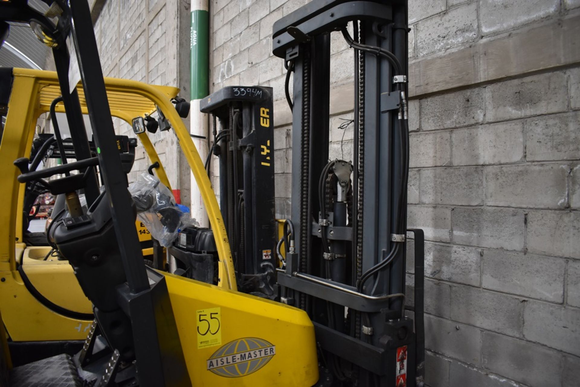 Aisle-master Forklift, model 20S, 2 tons capacity - Image 17 of 50