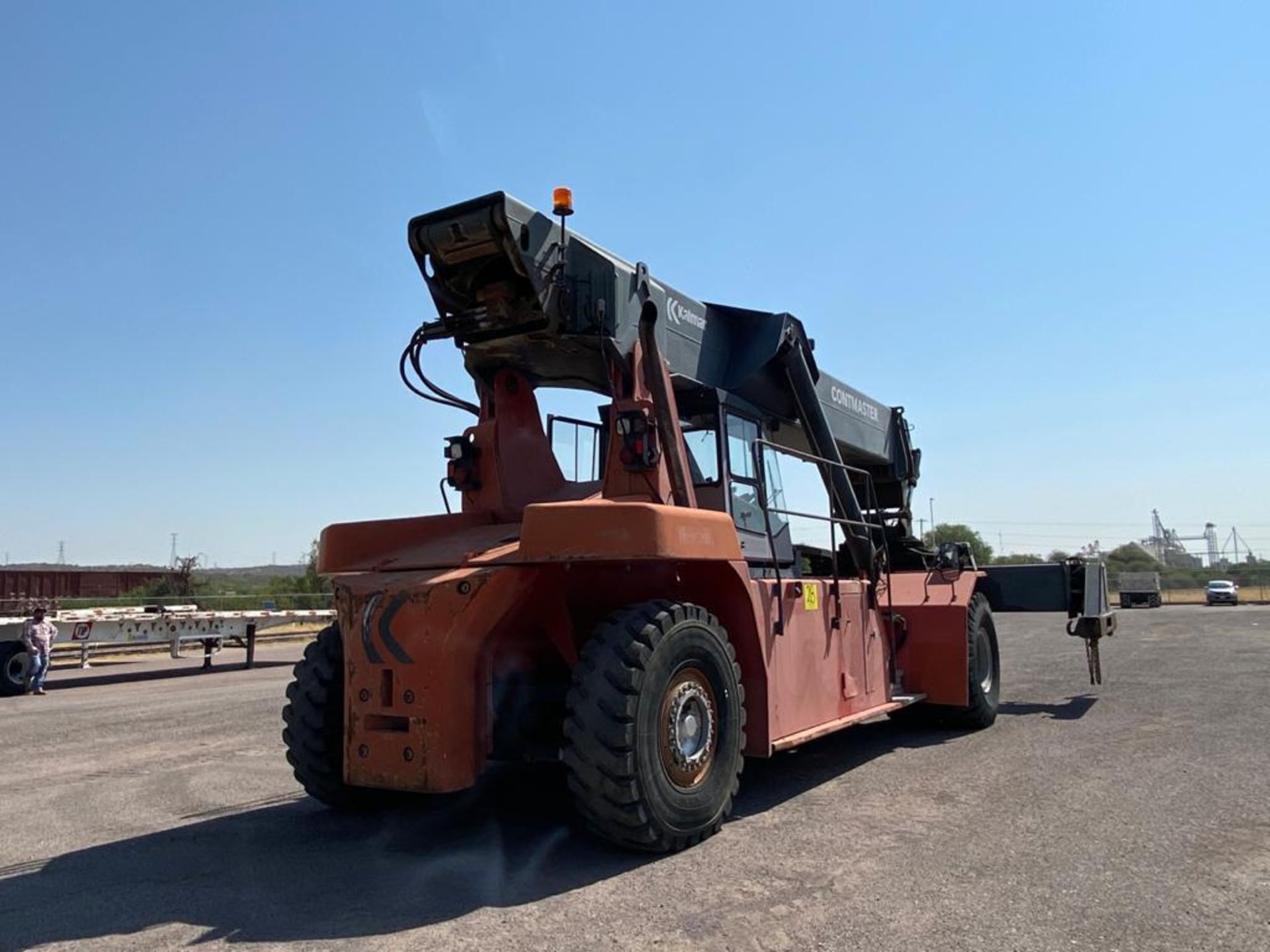 2004 Kalmar Reach Stacker, model DRS4531-55, serial T341140079, 45 tons, automatic transmission - Image 15 of 57