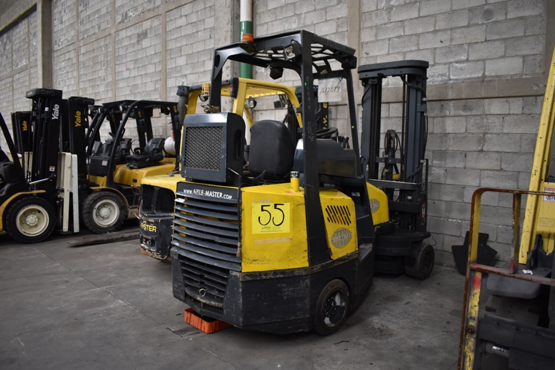 Aisle-master Forklift, model 20S, 2 tons capacity - Image 7 of 50