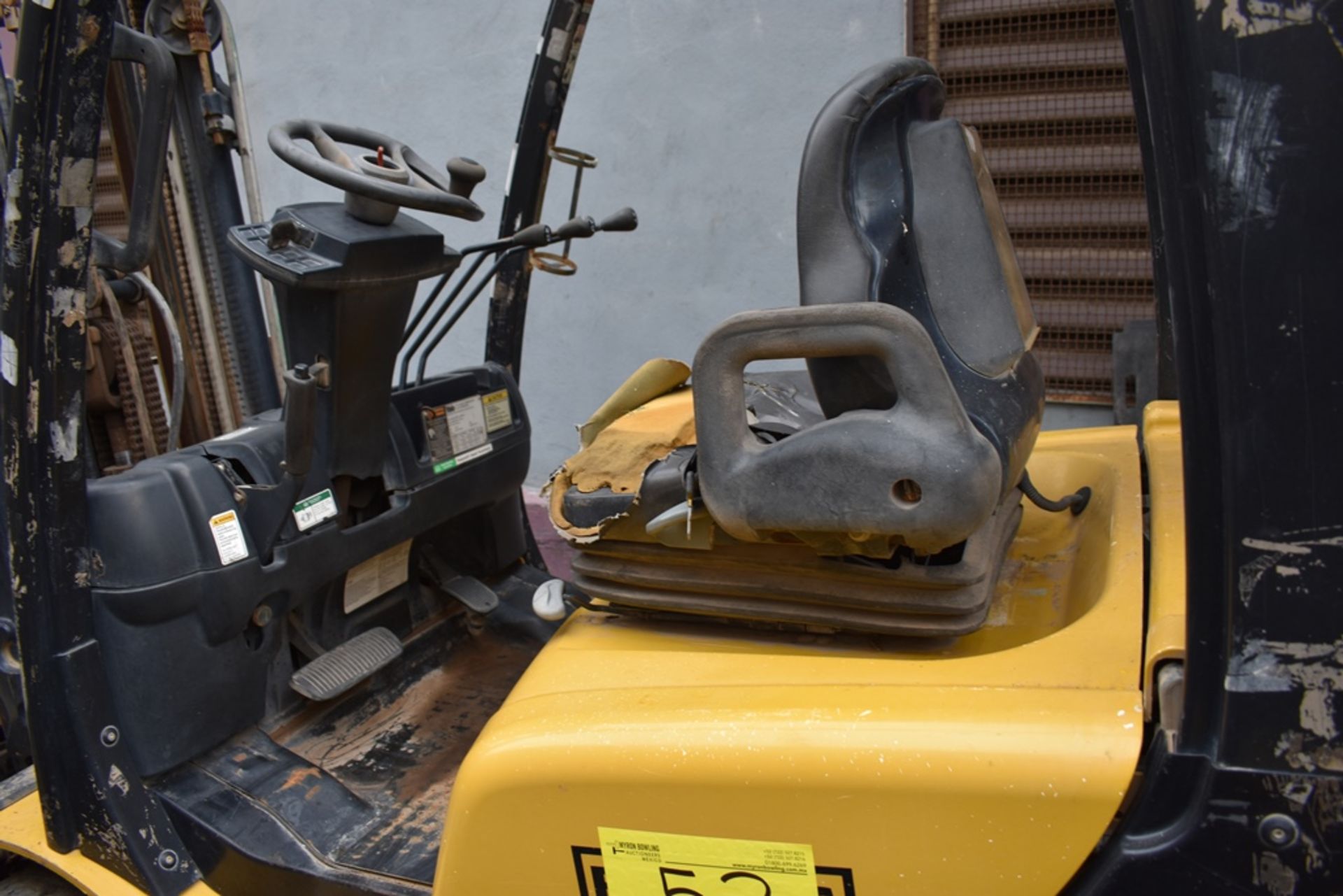 Yale Forklift, model GLP060VXNDAE087, year 2017, 5750 lb capacity - Image 13 of 41