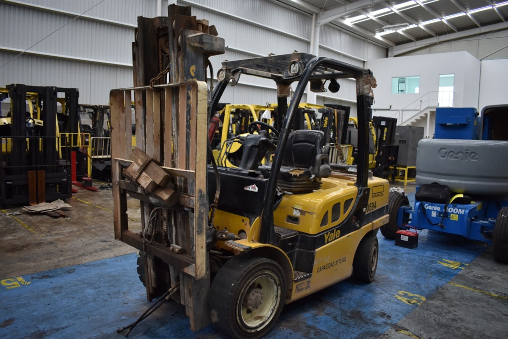 Yale Forklift, model GTP070VXNEAE087, S/N D875V10594S, capacity 6800 lb - Image 3 of 43