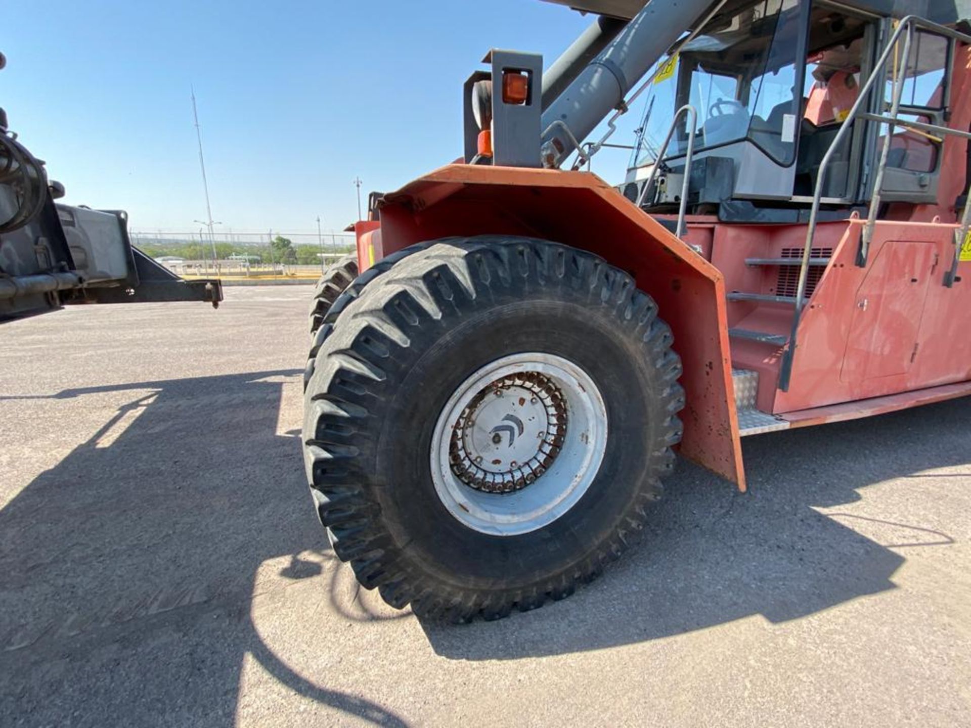 2004 Kalmar Reach Stacker, model DRS4531-55, serial T341140079, 45 tons, automatic transmission - Image 27 of 57