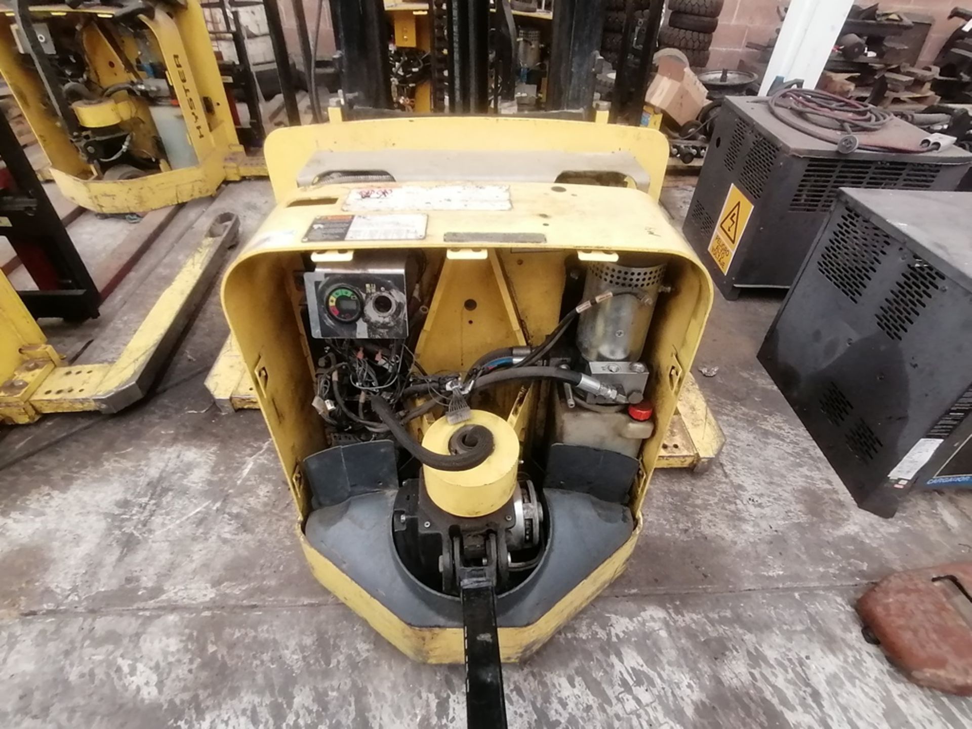 (2) Hyster Electric Pallet Truck, model 15W25ZA2 y W25ZA2 - Image 38 of 98