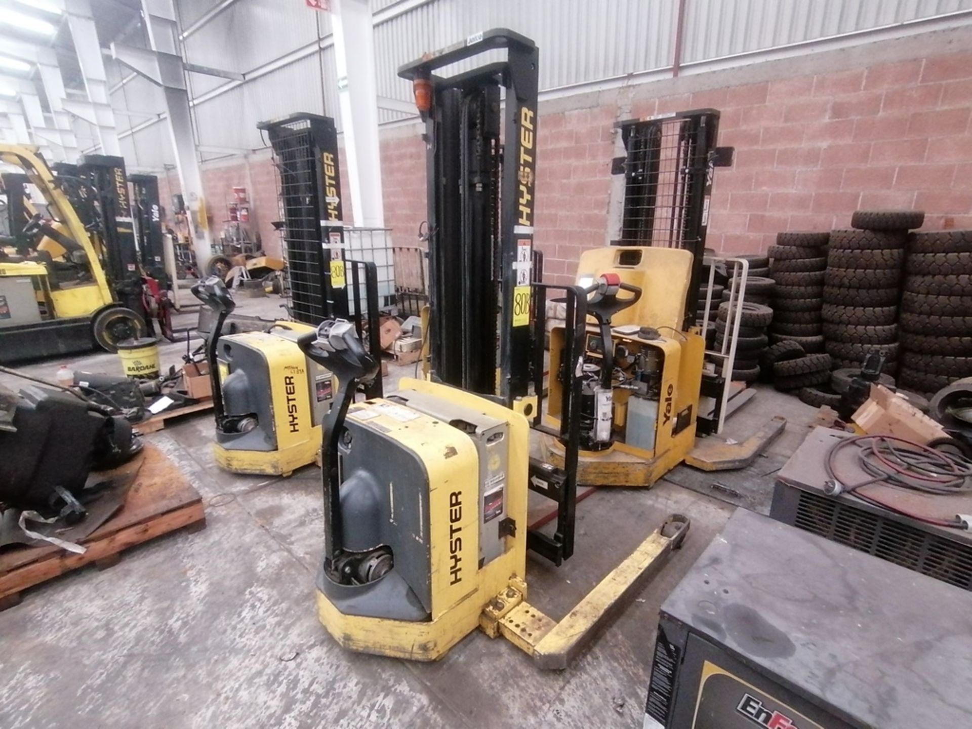 (2) Hyster Electric Pallet Truck, model 15W25ZA2 y W25ZA2 - Image 9 of 98