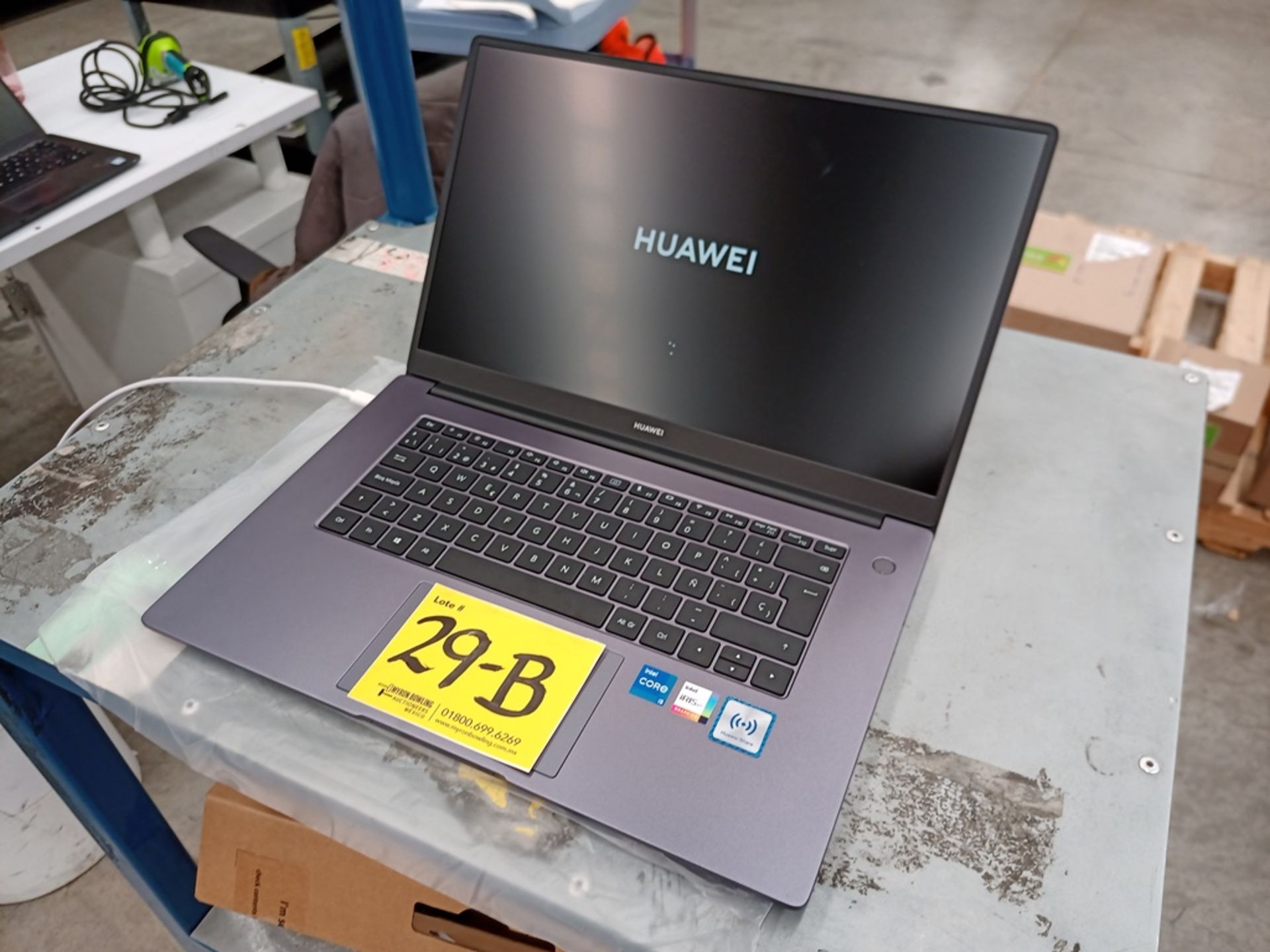 Computadora tipo Laptop Marca Huawei, Color Gris, Modelo MateBook D15, Serie KGHPM21401003130, Equi