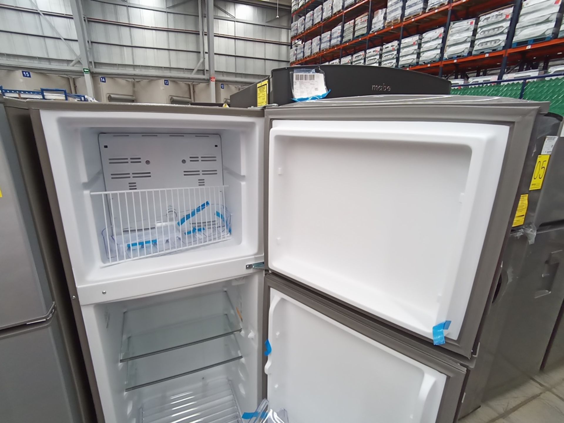 1 Refrigerador Marca Acros, Modelo AT091FG, Serie VRA3383587, Color Gris con Estampado. Golpeado. F - Image 23 of 30