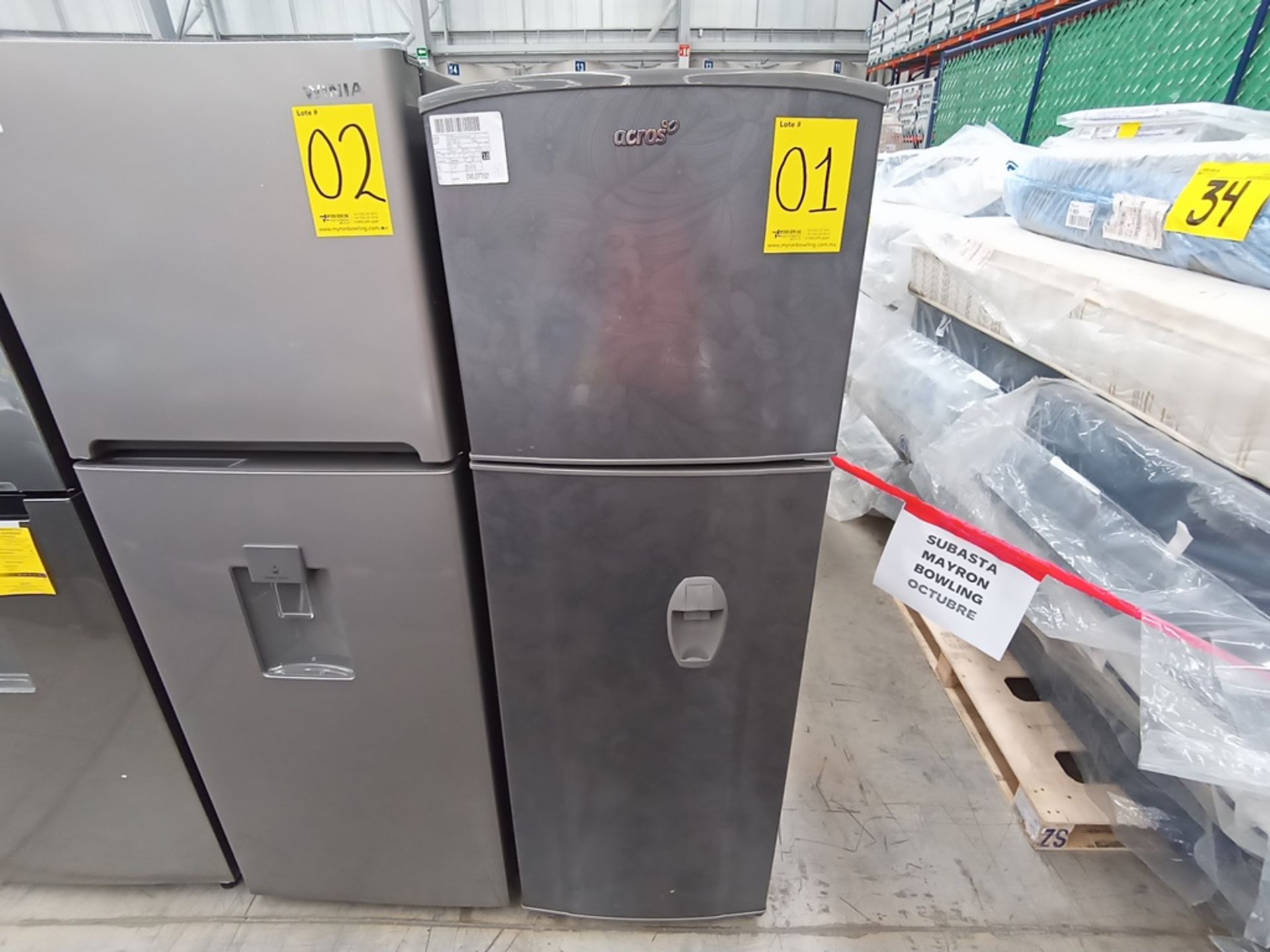 1 Refrigerador con dispensador de agua, marca Acros, Modelo AT096FG01, Serie VRA0636575, Color Gris - Image 6 of 10