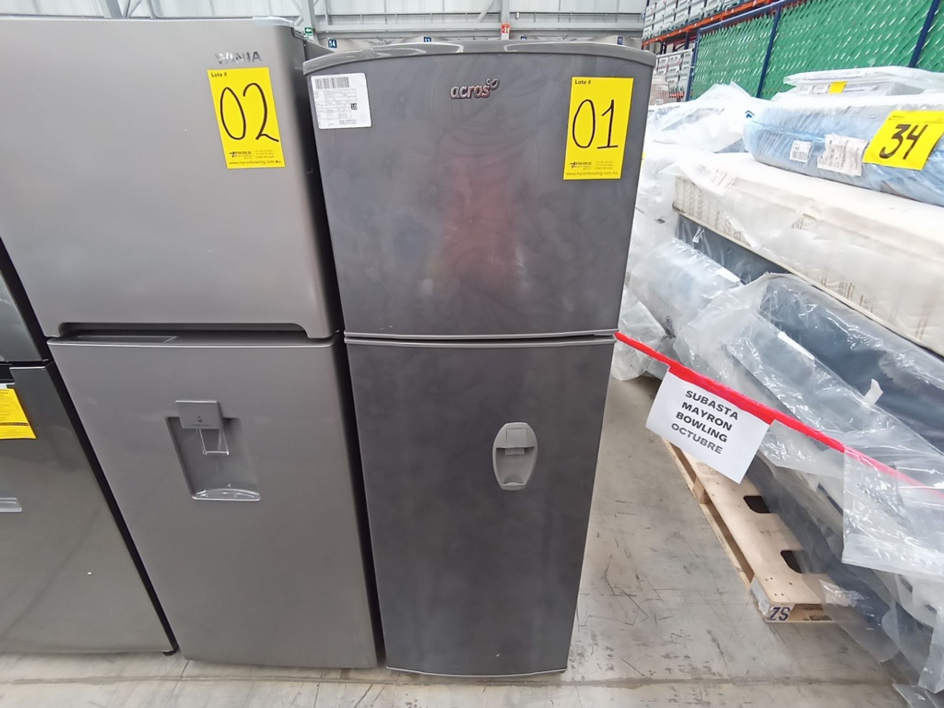 1 Refrigerador con dispensador de agua, marca Acros, Modelo AT096FG01, Serie VRA0636575, Color Gris - Image 5 of 10
