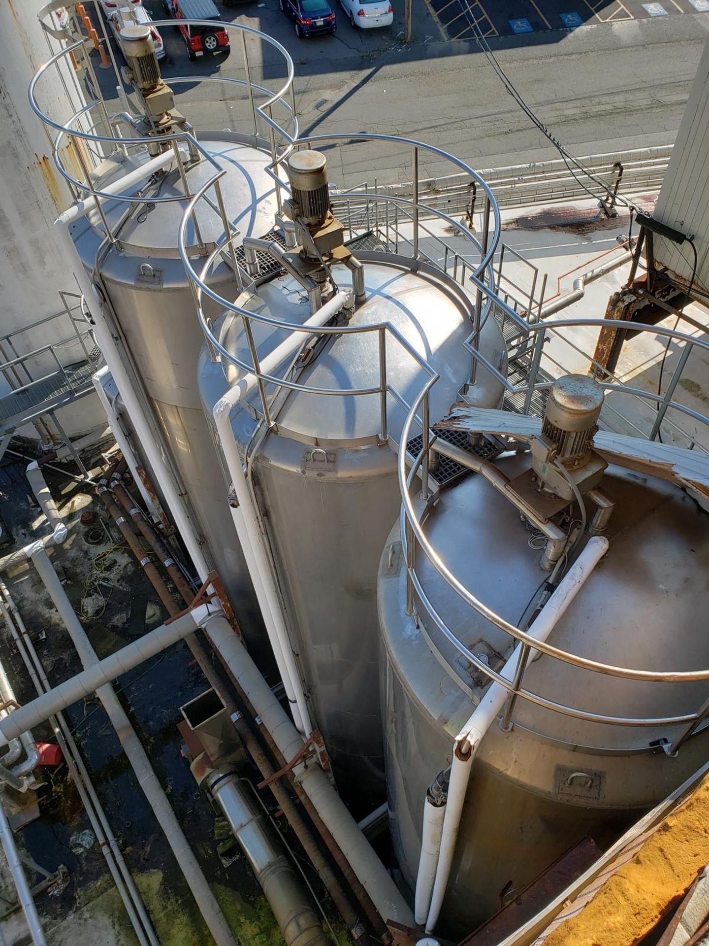 Cherry Burrell 10,000 Gallon All Stainless Steel Silo, Top Drive Vertical Agitator | Rig Fee: $10900 - Image 7 of 7