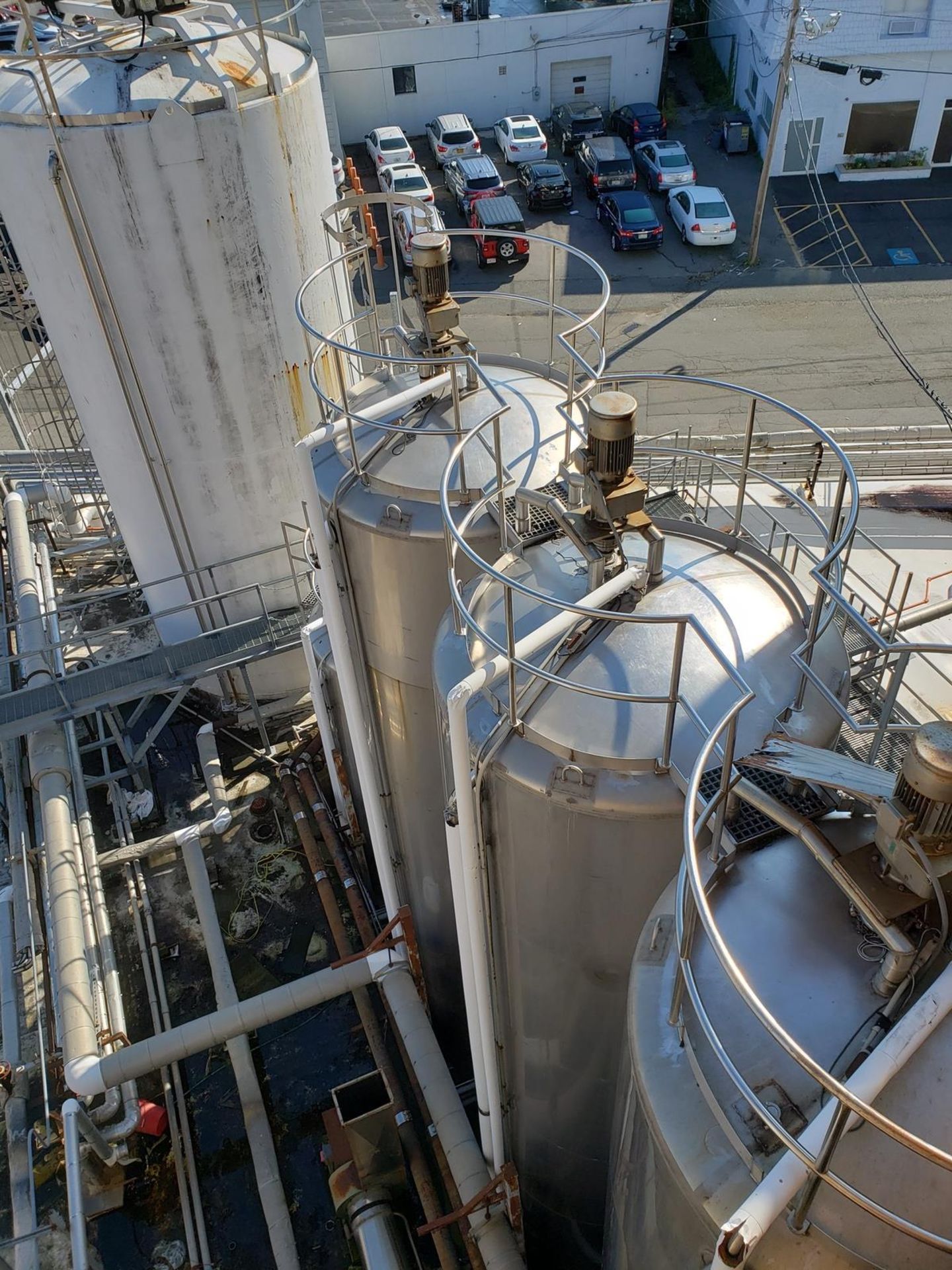 Cherry Burrell 10,000 Gallon All Stainless Steel Silo, Top Drive Vertical Agitator | Rig Fee: $10900 - Image 7 of 7
