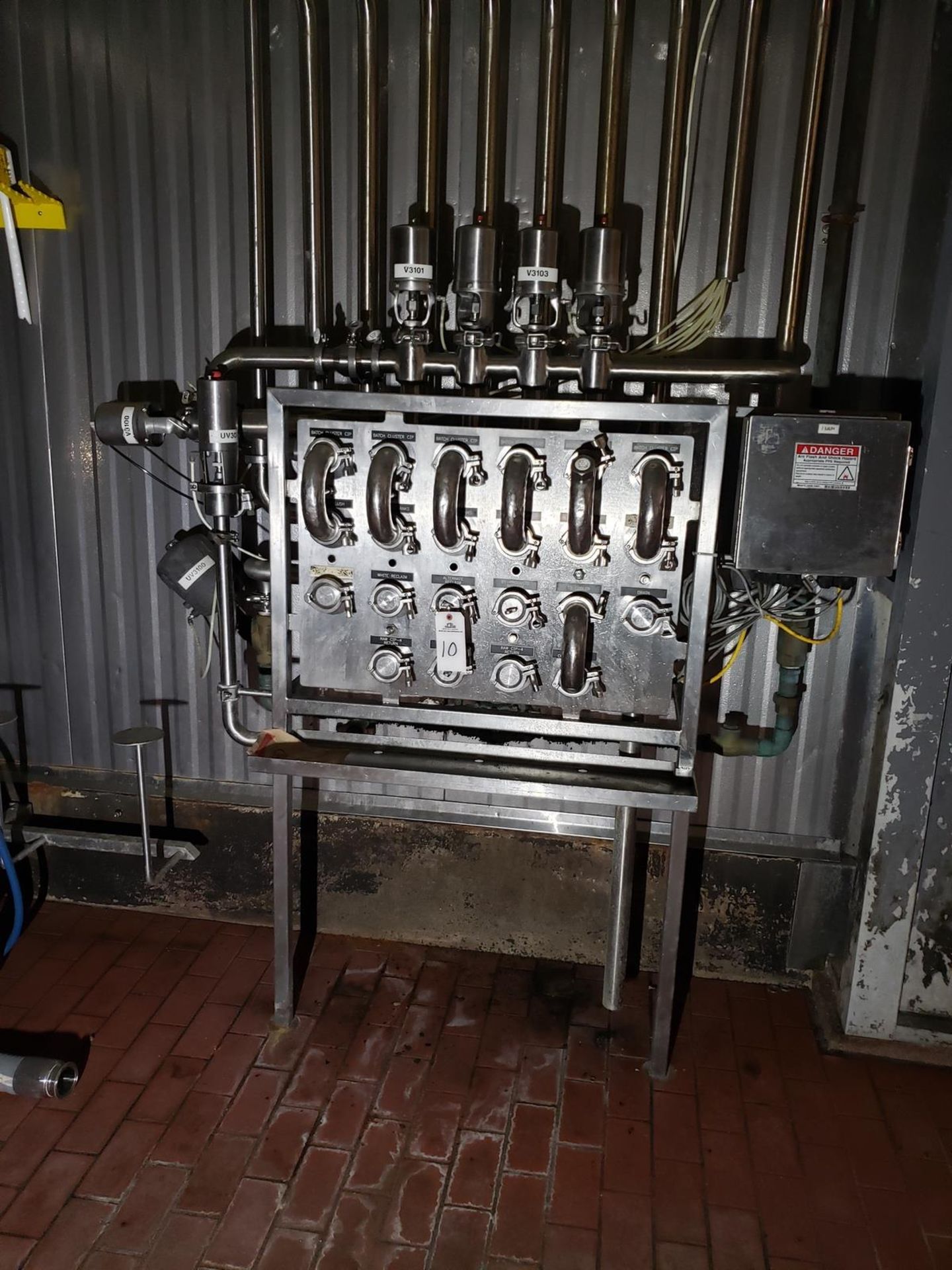 Stainless Steel Flow Fitting Manifold, W/ Valves | Rig Fee: $300