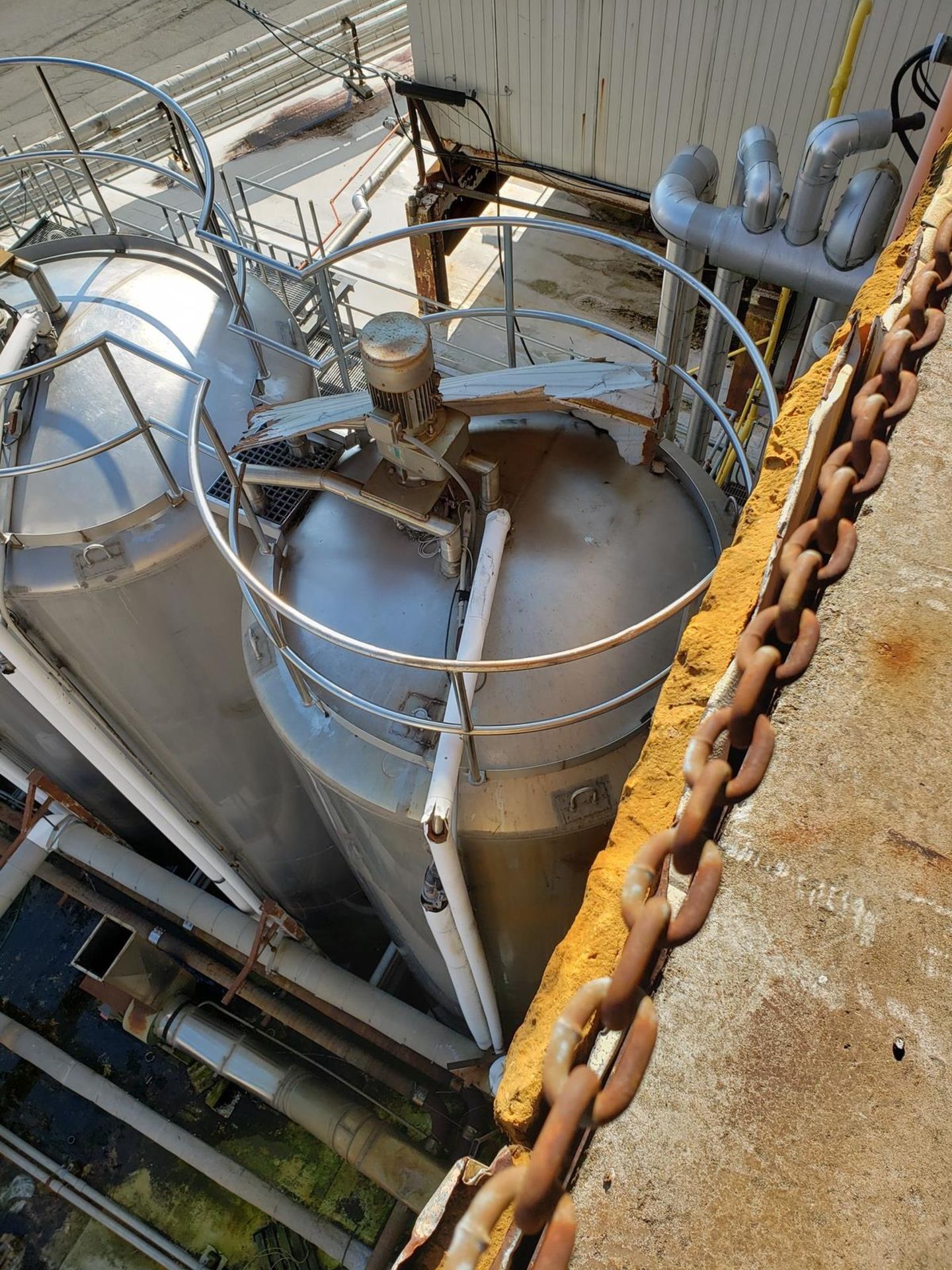 Cherry Burrell 10,000 Gallon All Stainless Steel Silo, Top Drive Vertical Agitator | Rig Fee: $10900 - Image 8 of 8